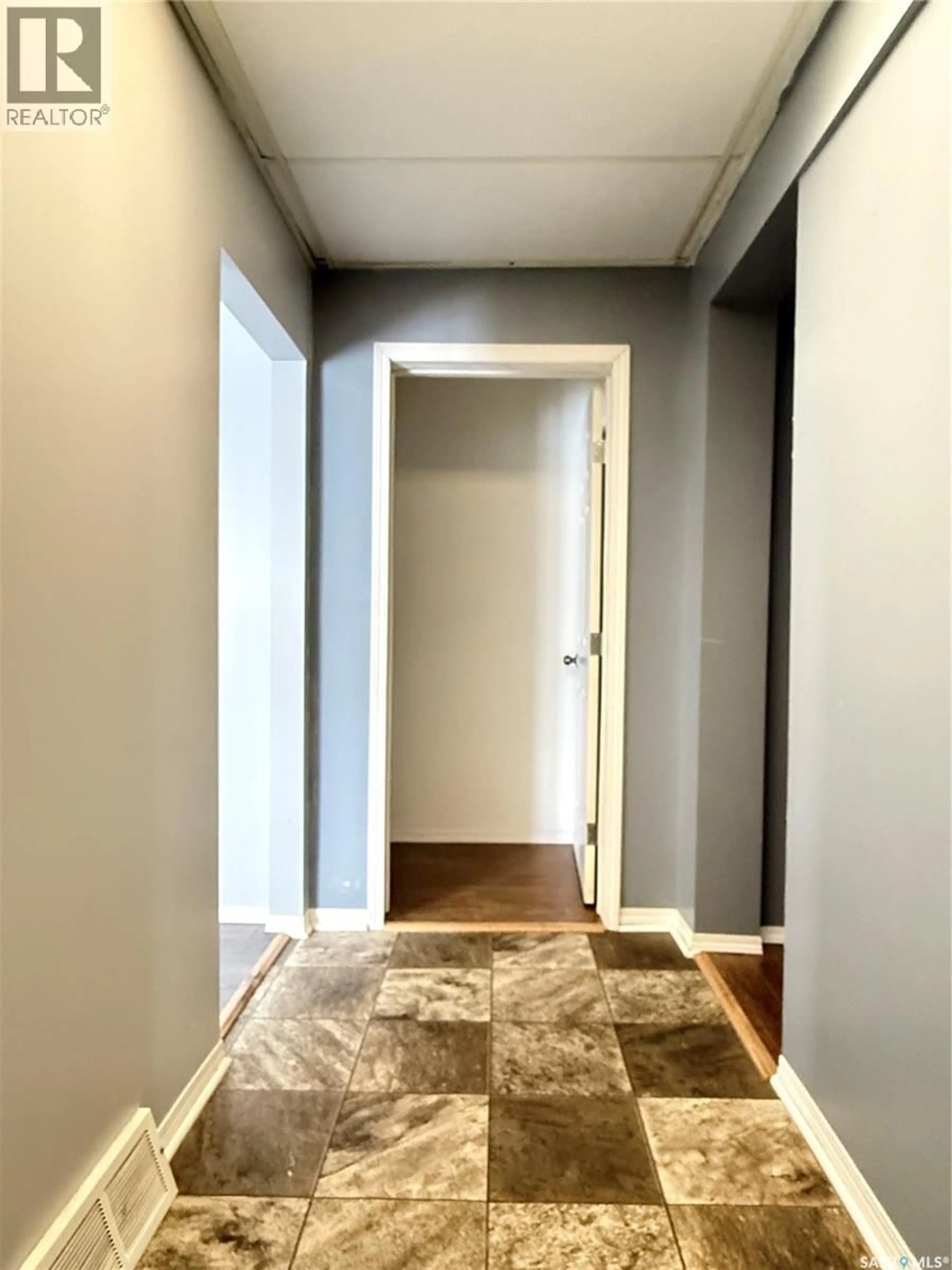 Indoor entryway for 403 3RD AVENUE, Melville Saskatchewan S0A2P0