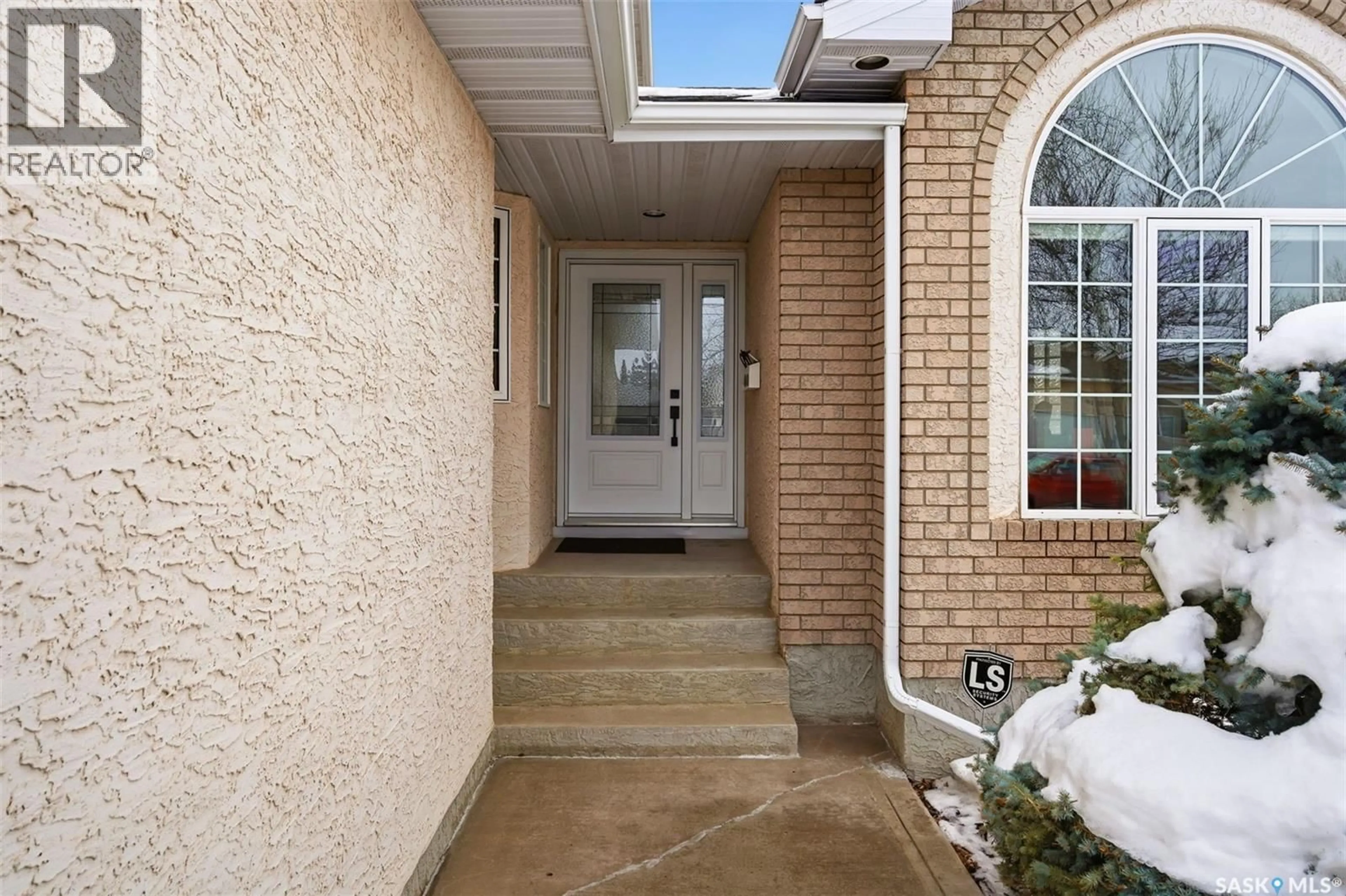 Indoor entryway for 1342 LAPCHUK CRESCENT, Regina Saskatchewan S4X4K6