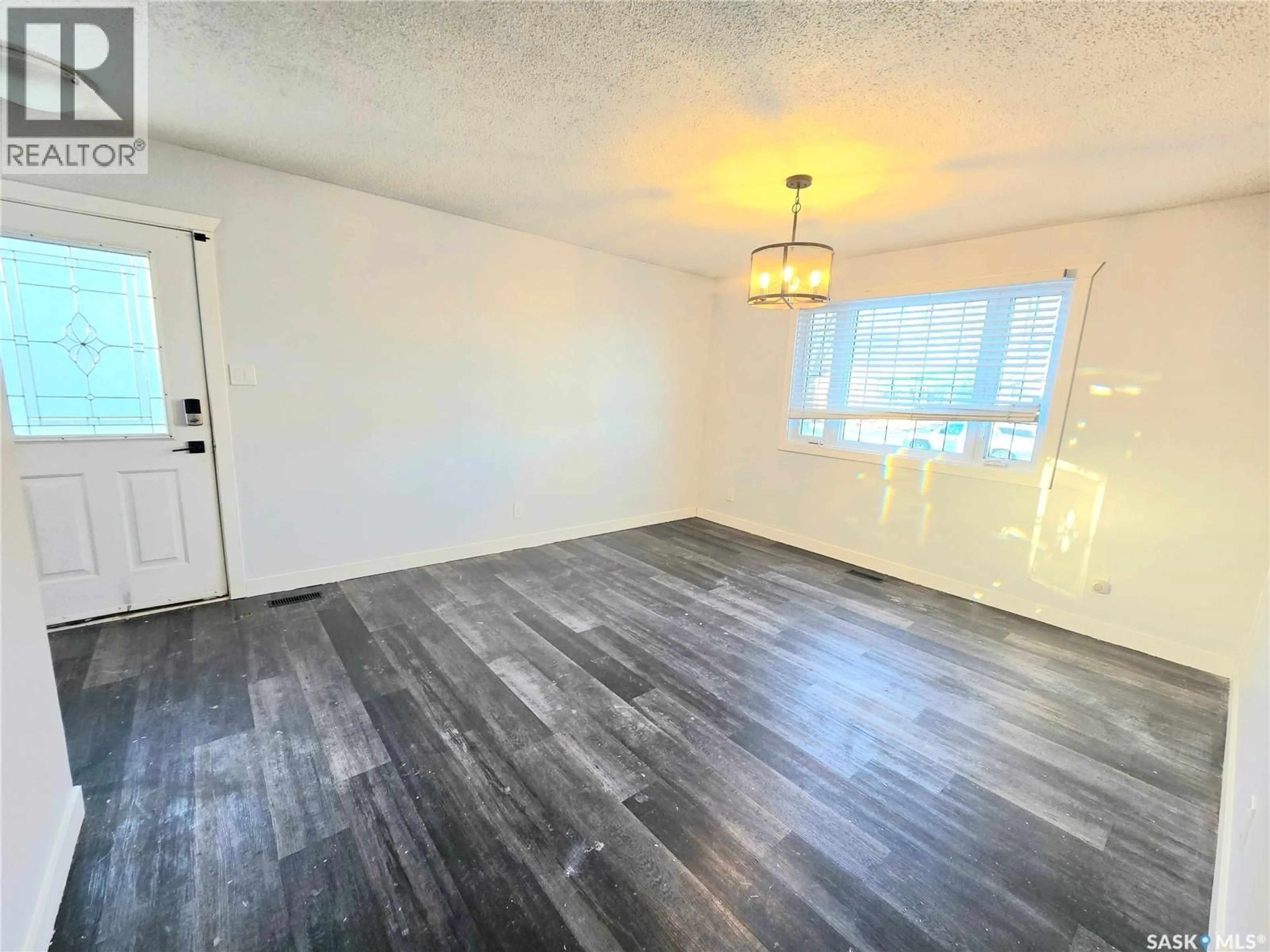 A pic of a room for 210 WESTERN CRESCENT, Saskatoon Saskatchewan S7H4J6