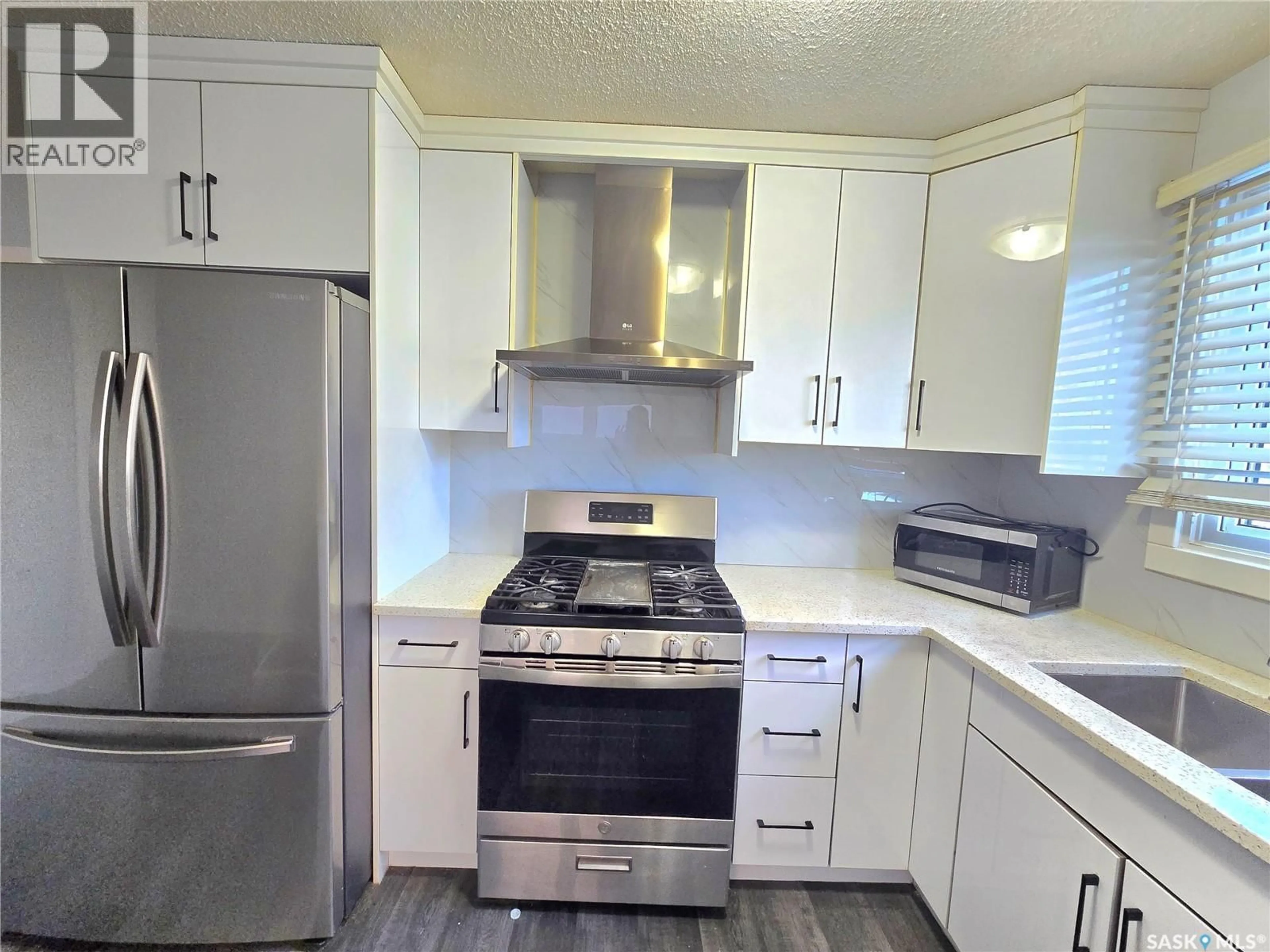 Standard kitchen, unknown for 210 WESTERN CRESCENT, Saskatoon Saskatchewan S7H4J6