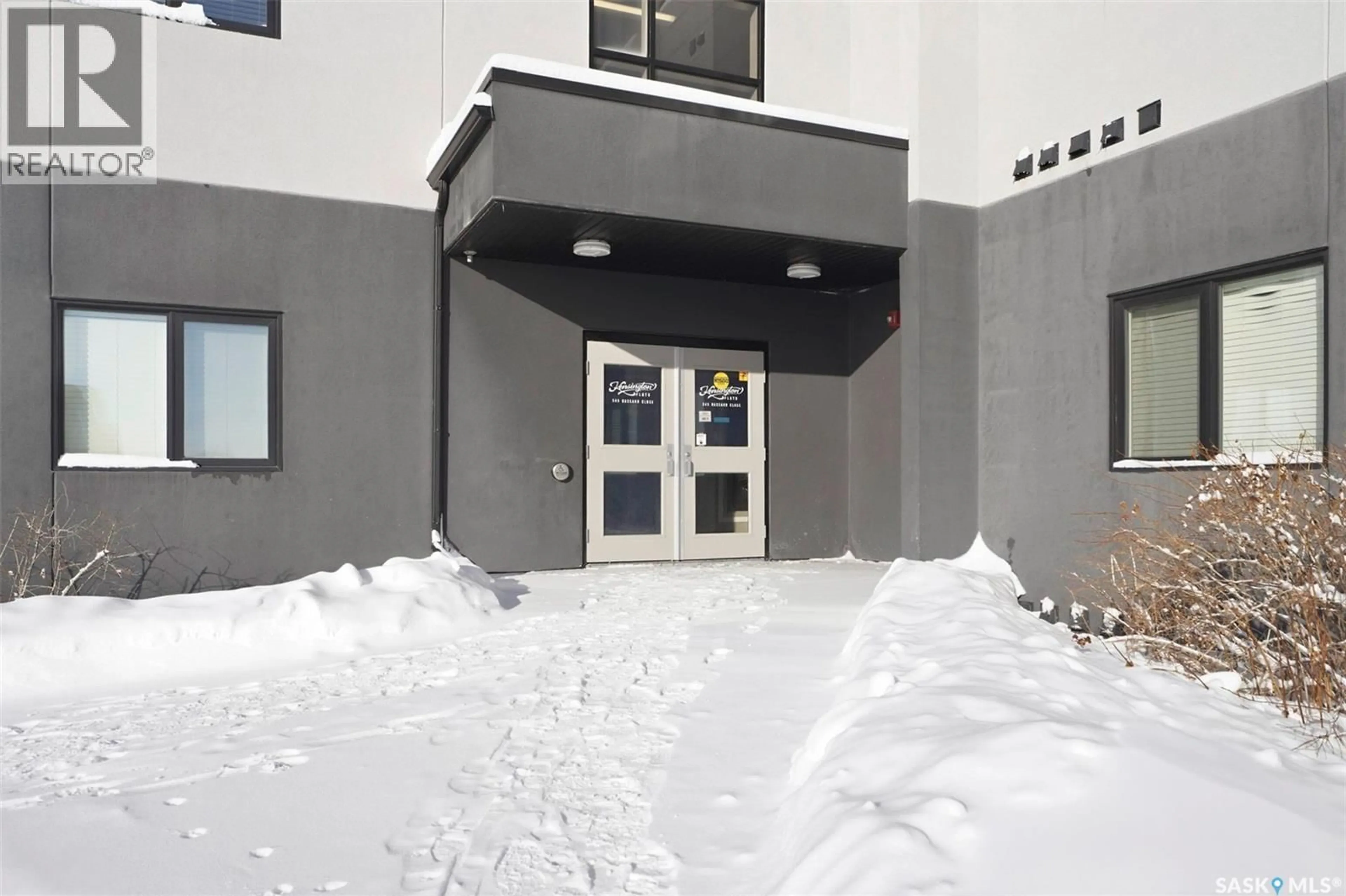 Indoor foyer for #113 - 113 HASSARD CLOSE, Saskatoon Saskatchewan S7L6V3