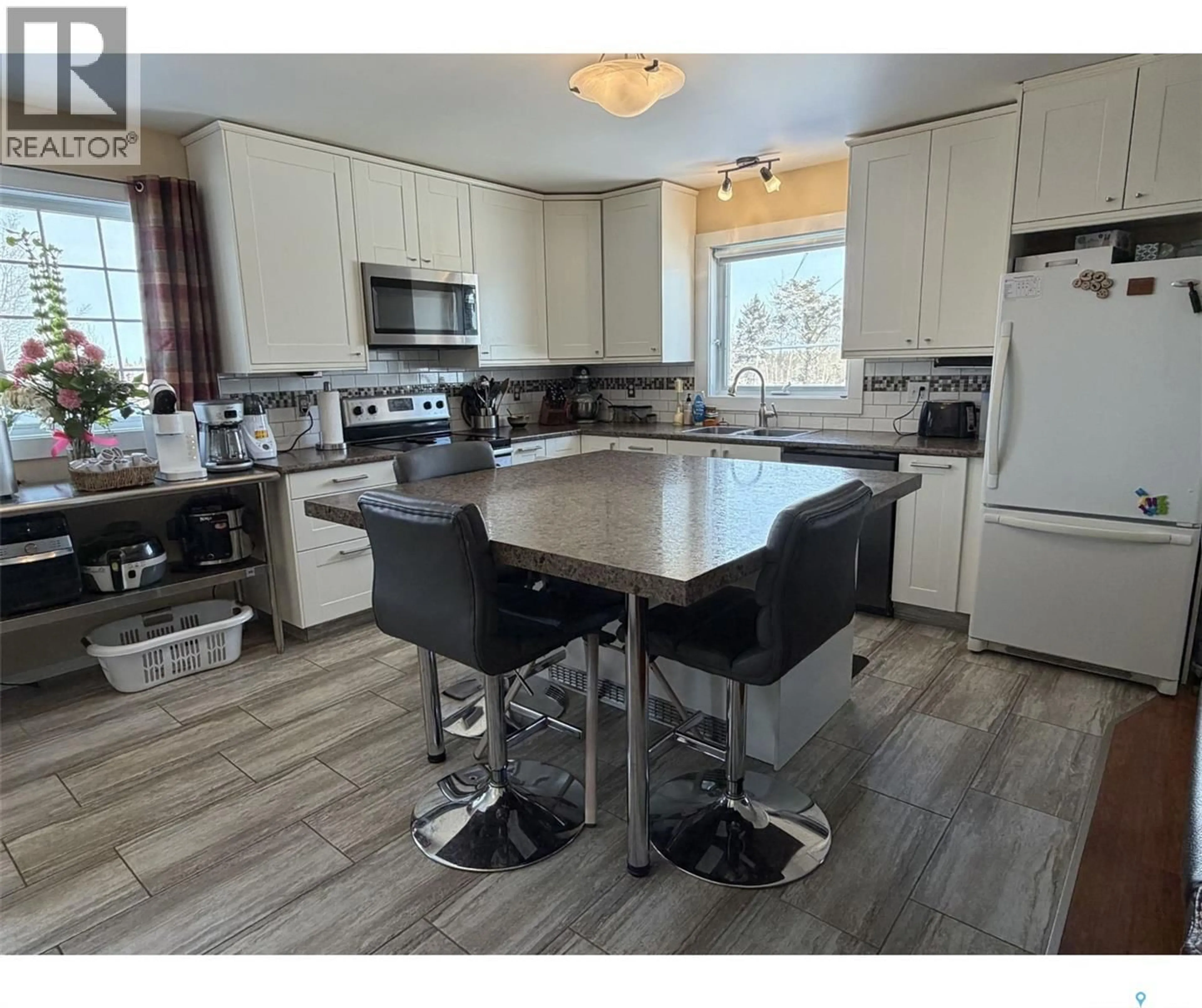 Open concept kitchen, unknown for 127 HASTINGS STREET, La Ronge Saskatchewan S0J1L0