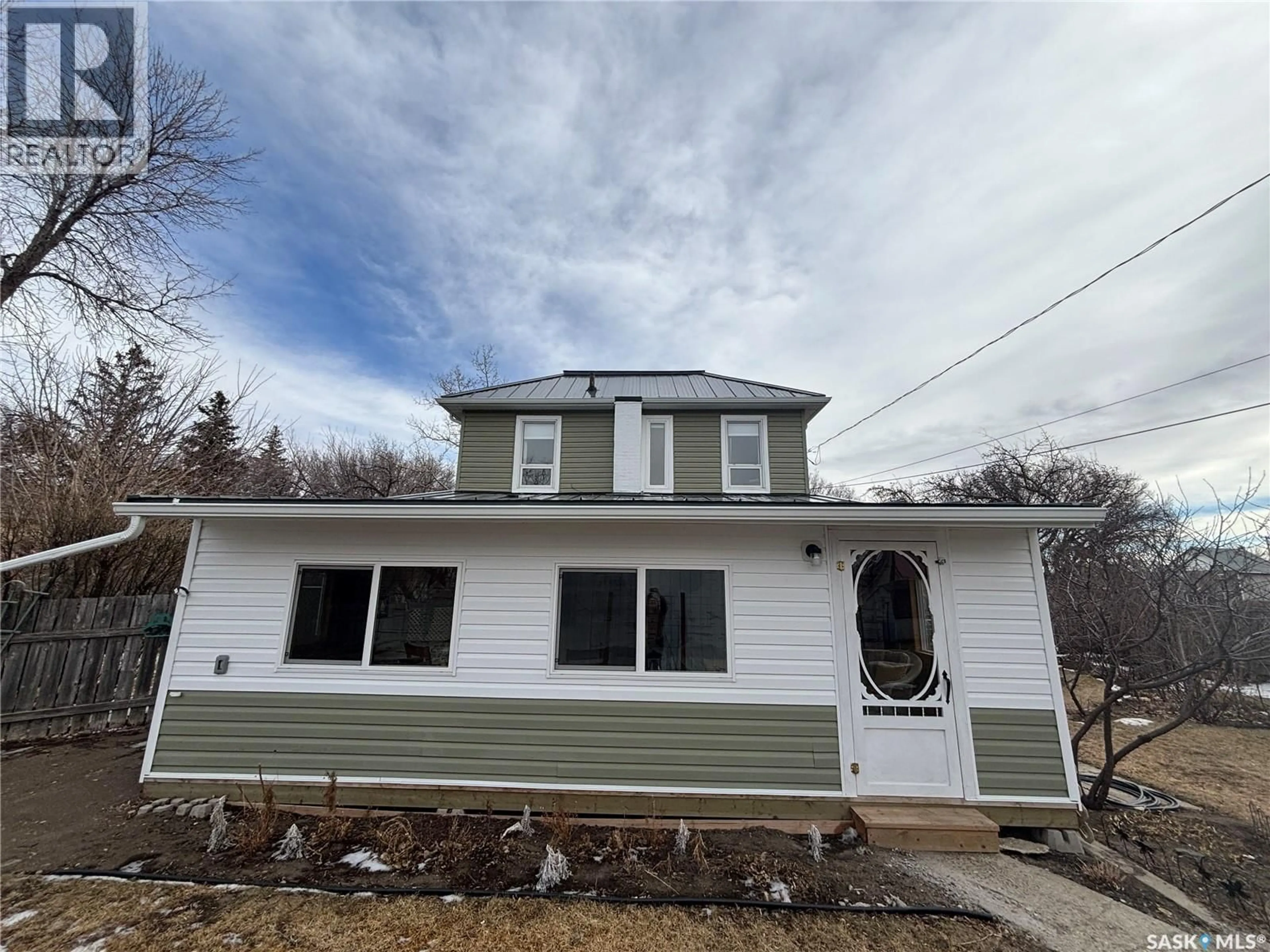 Home with vinyl exterior material, street for 509 HARDER STREET, Maple Creek Saskatchewan S0N1N0