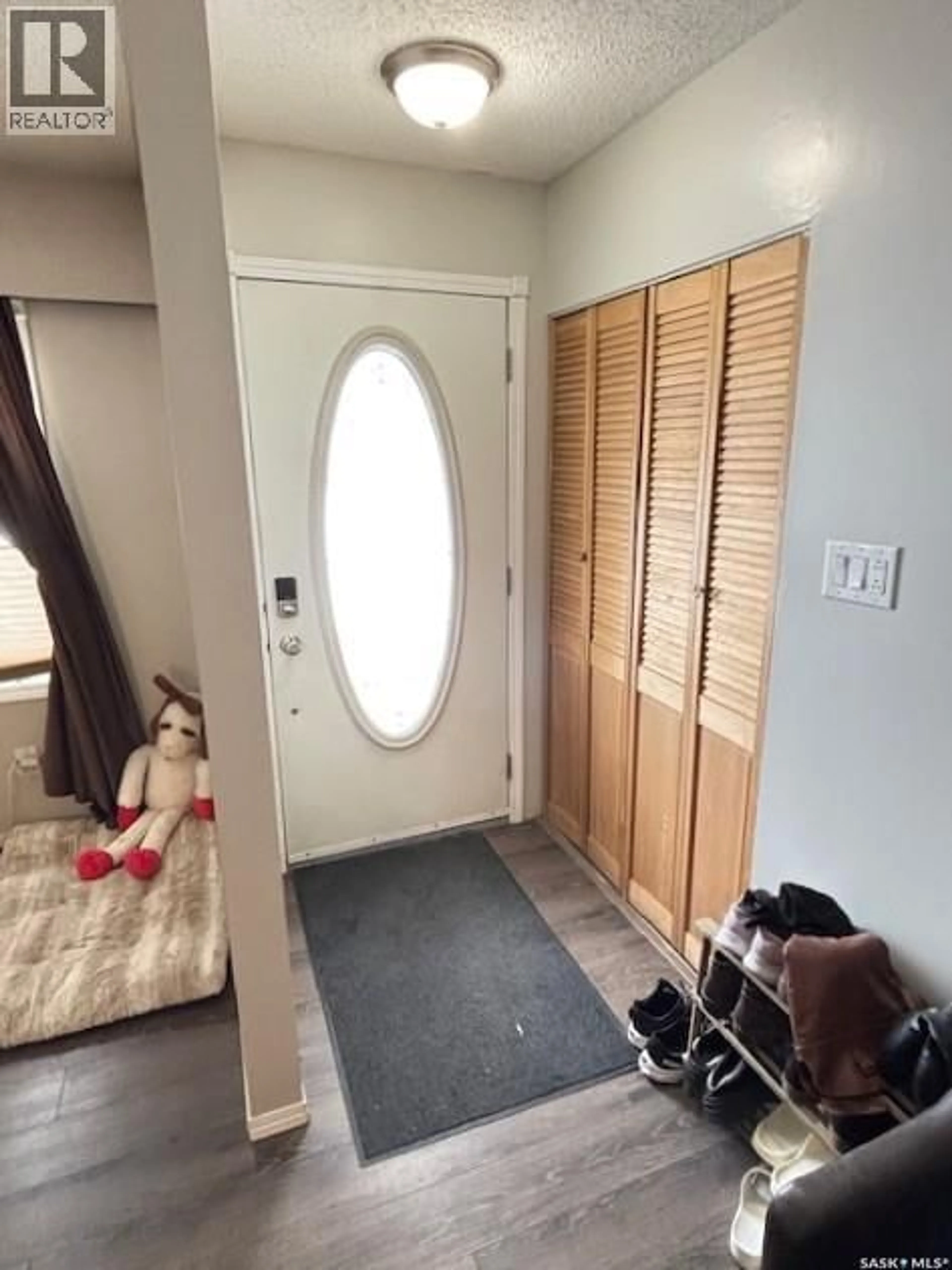 Indoor entryway for 1169 CURRIE CRESCENT, Moose Jaw Saskatchewan S6H6B6