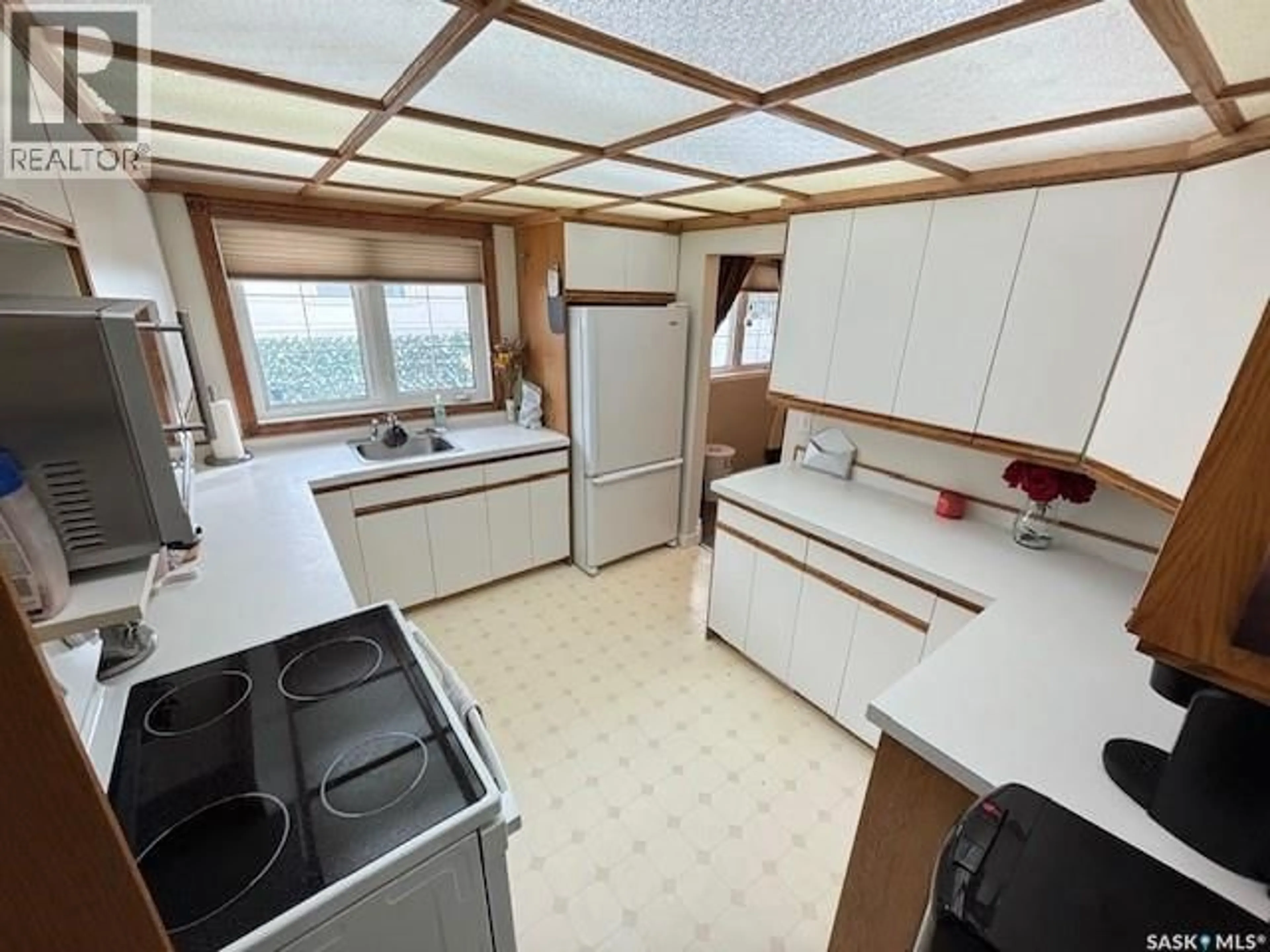 Standard kitchen, unknown for 1169 CURRIE CRESCENT, Moose Jaw Saskatchewan S6H6B6