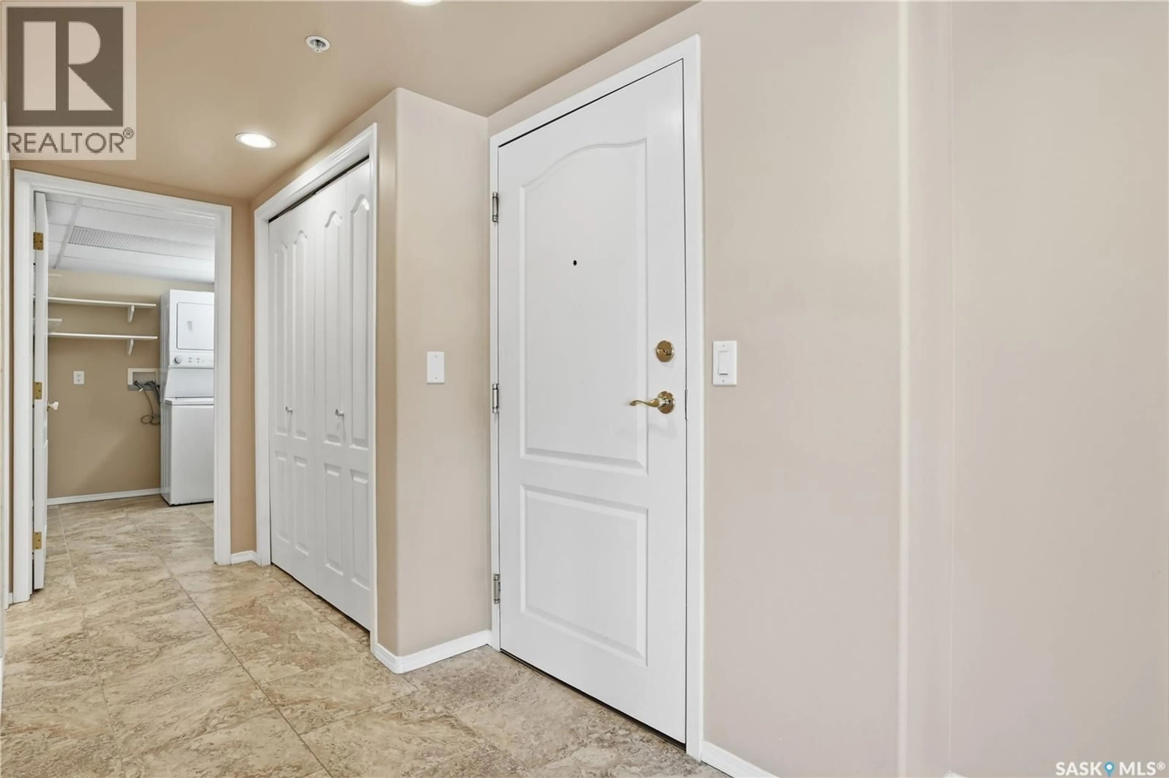 Indoor entryway for 3631 - 446 ALBERT STREET, Regina Saskatchewan S4S3P4