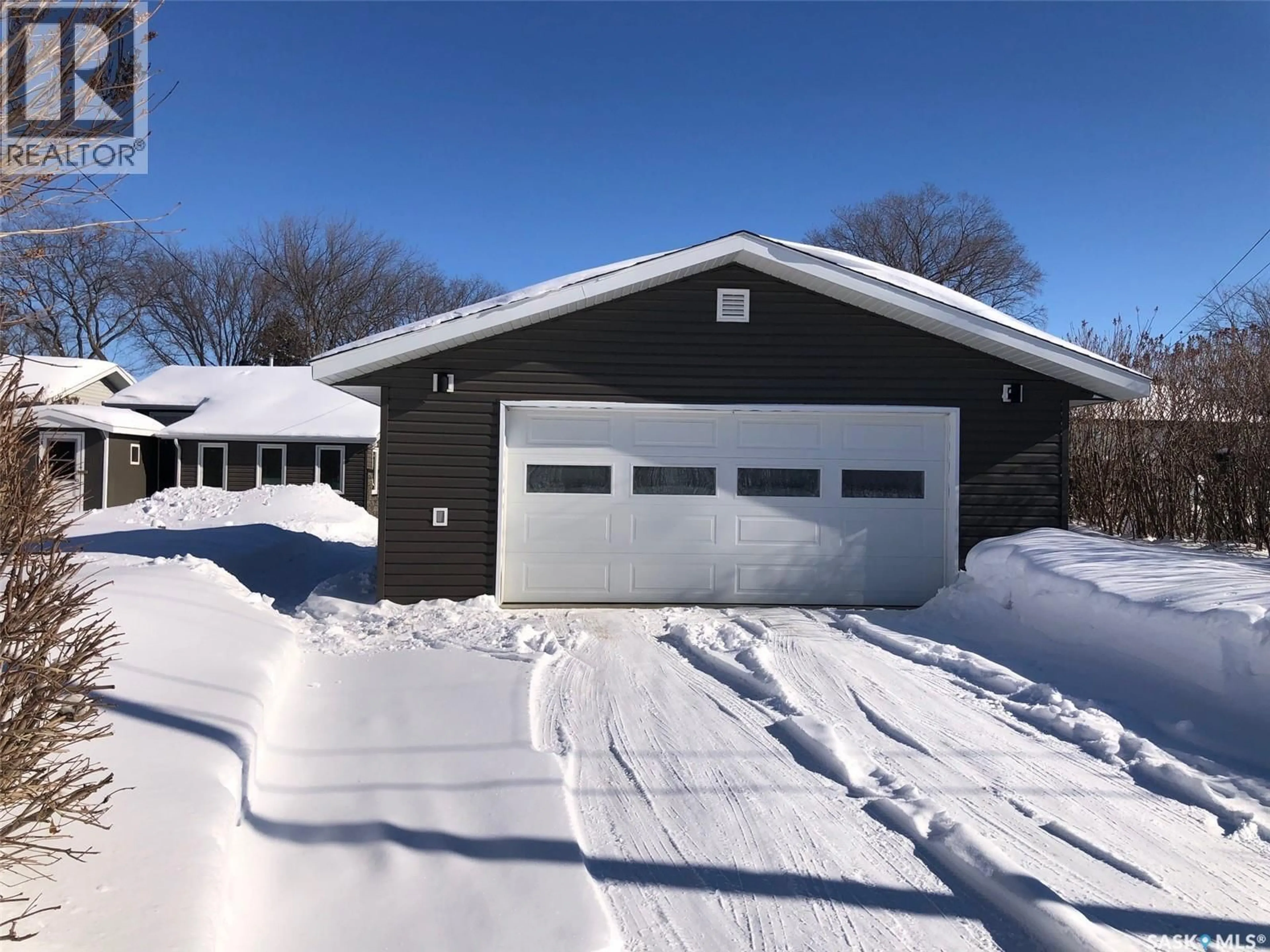 Indoor garage for 146 JUBILEE CRESCENT, Canora Saskatchewan S0A0L0