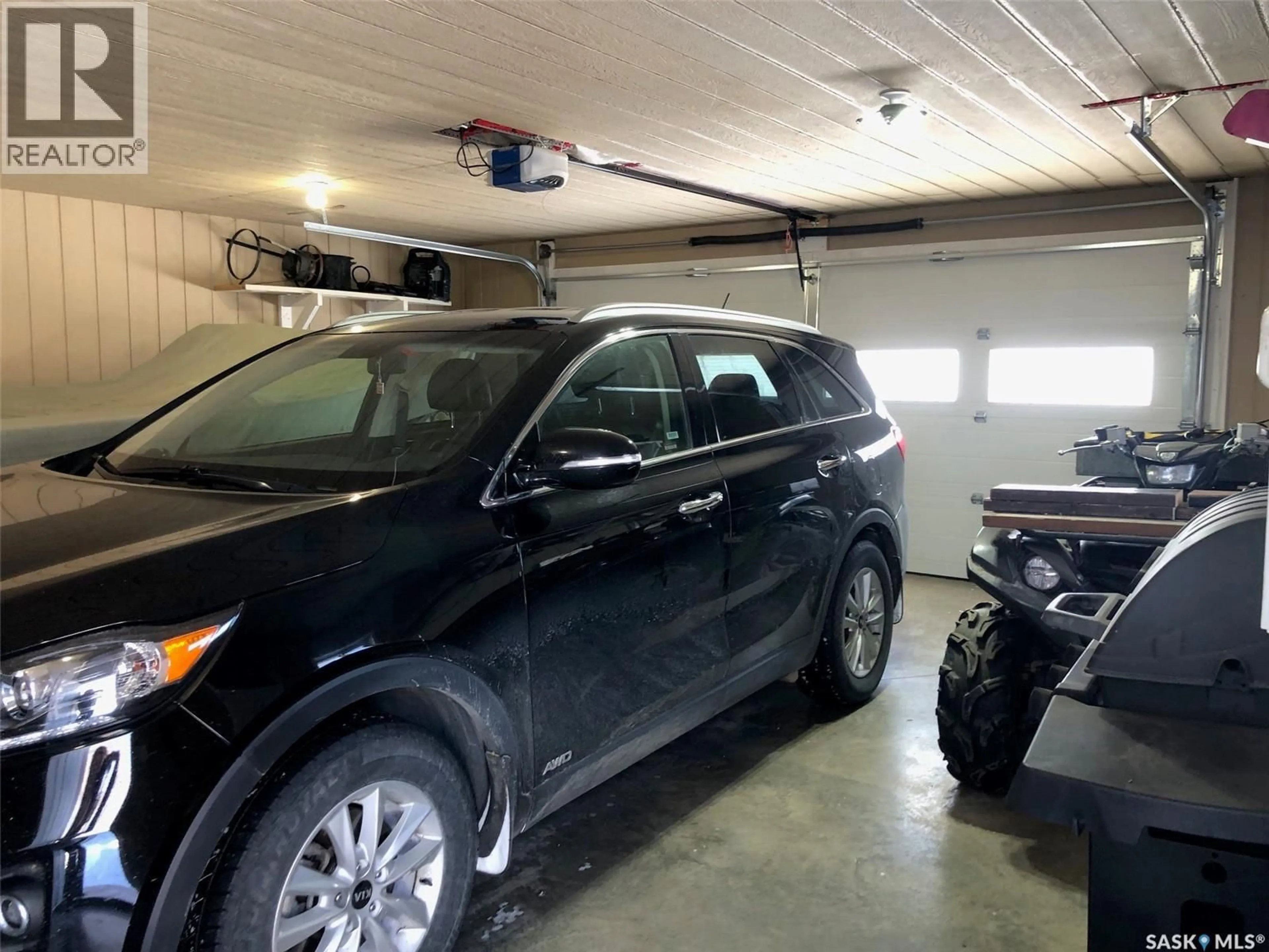 Indoor garage for 146 JUBILEE CRESCENT, Canora Saskatchewan S0A0L0