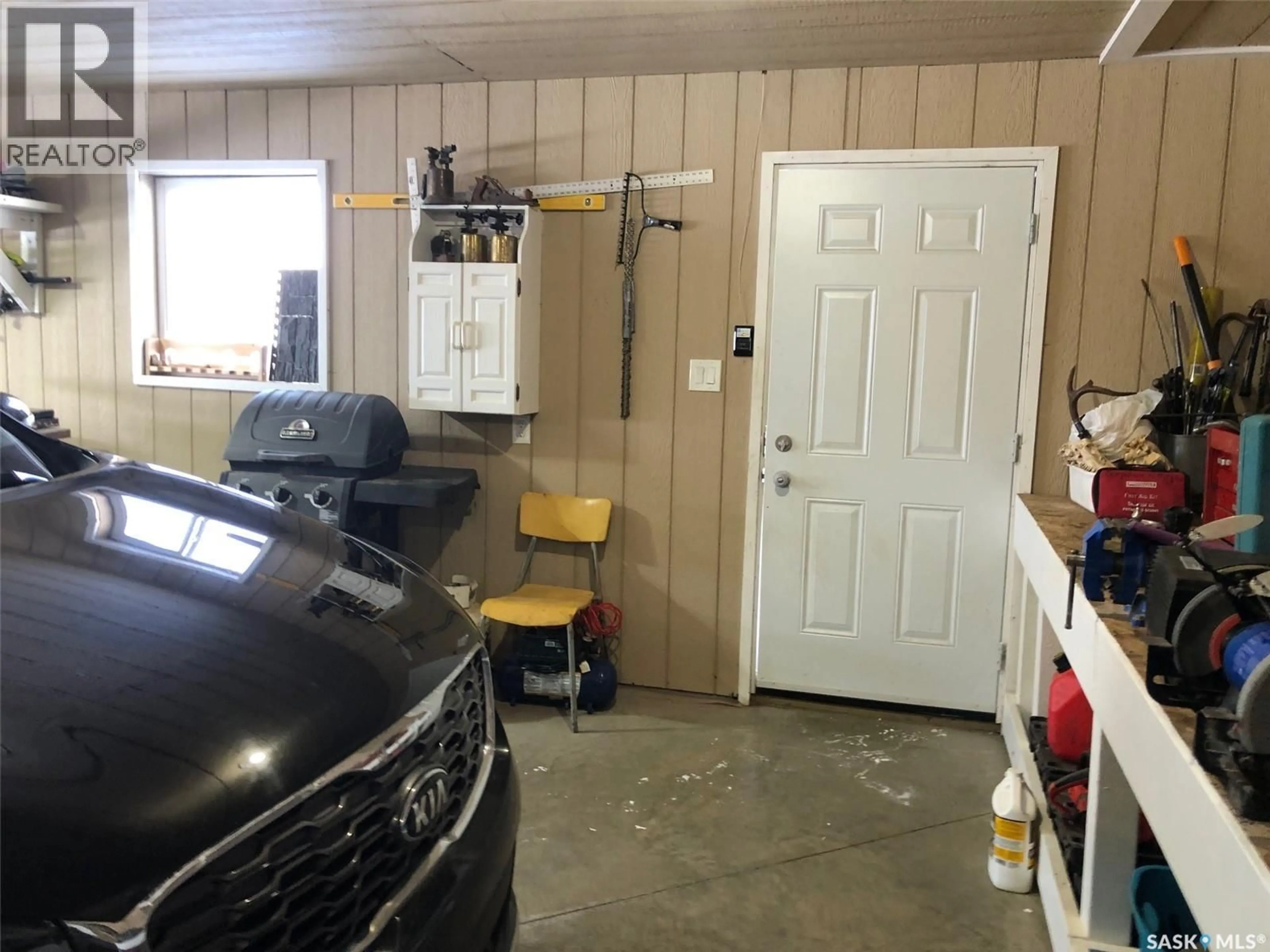 Indoor garage for 146 JUBILEE CRESCENT, Canora Saskatchewan S0A0L0
