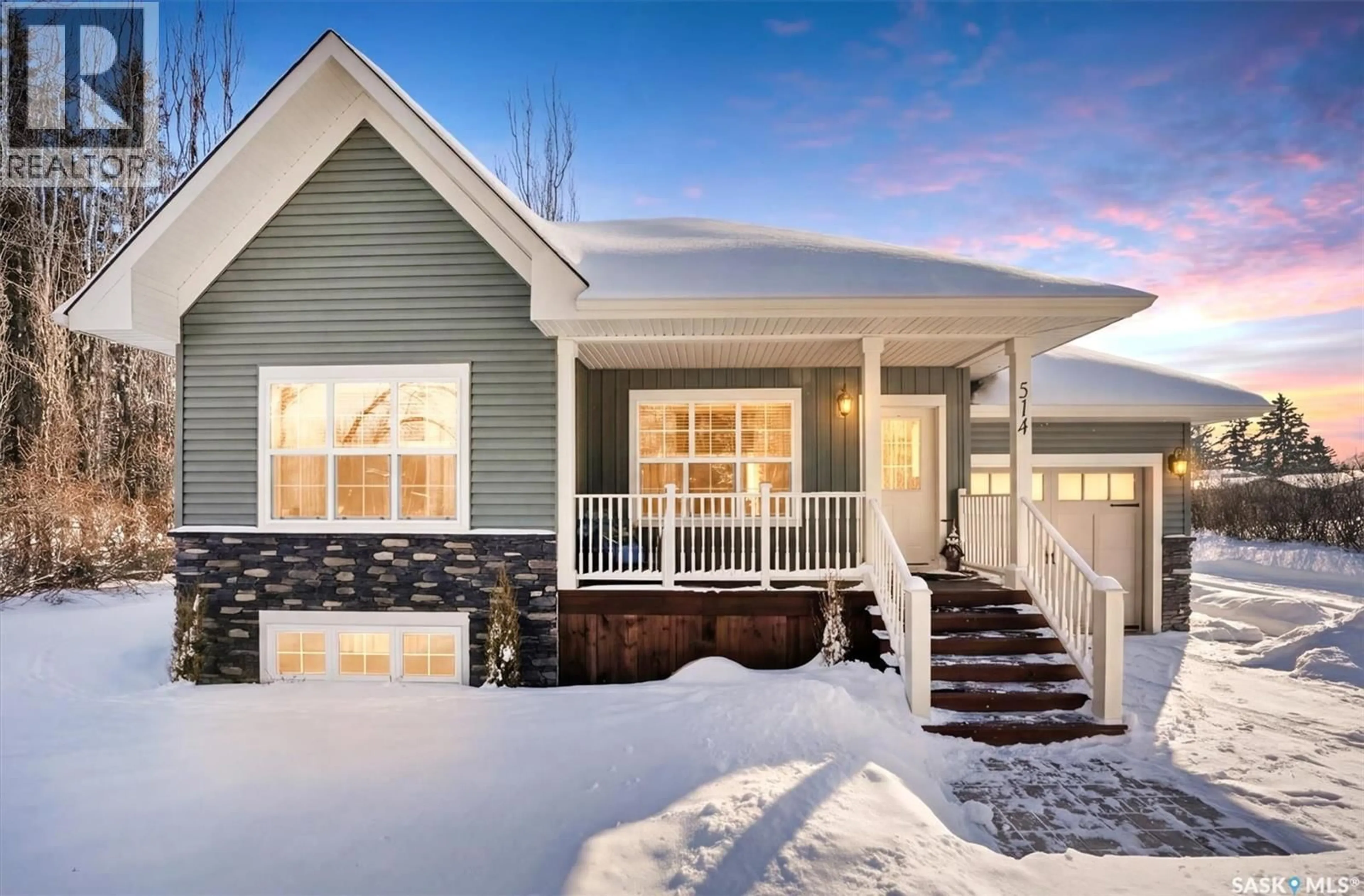 Home with vinyl exterior material, street for 514 RAILWAY STREET E, Hepburn Saskatchewan S0K1Z0