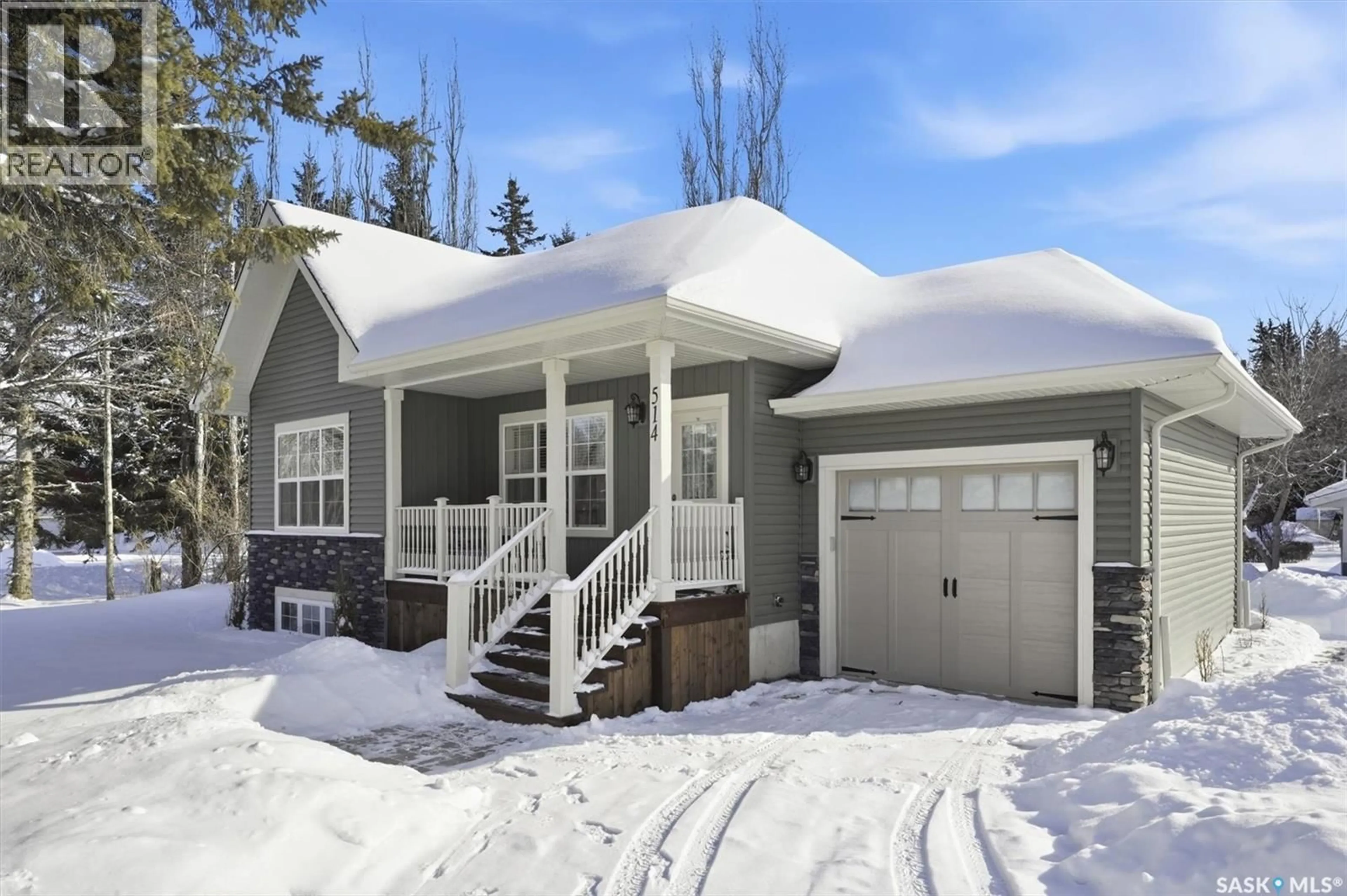 Home with vinyl exterior material, street for 514 RAILWAY STREET E, Hepburn Saskatchewan S0K1Z0