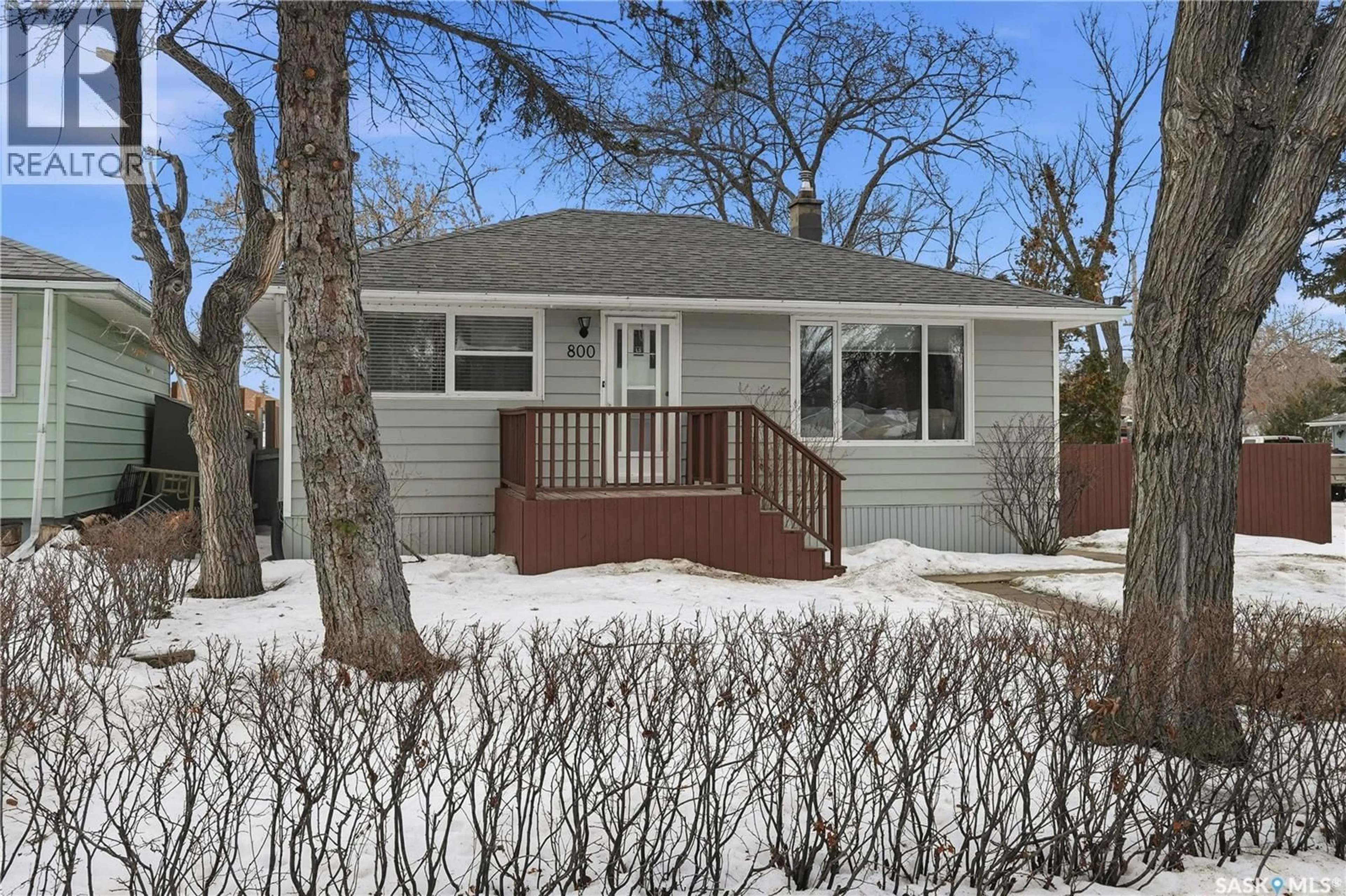 Home with vinyl exterior material, street for 800 ROYAL STREET, Regina Saskatchewan S4T4Z4