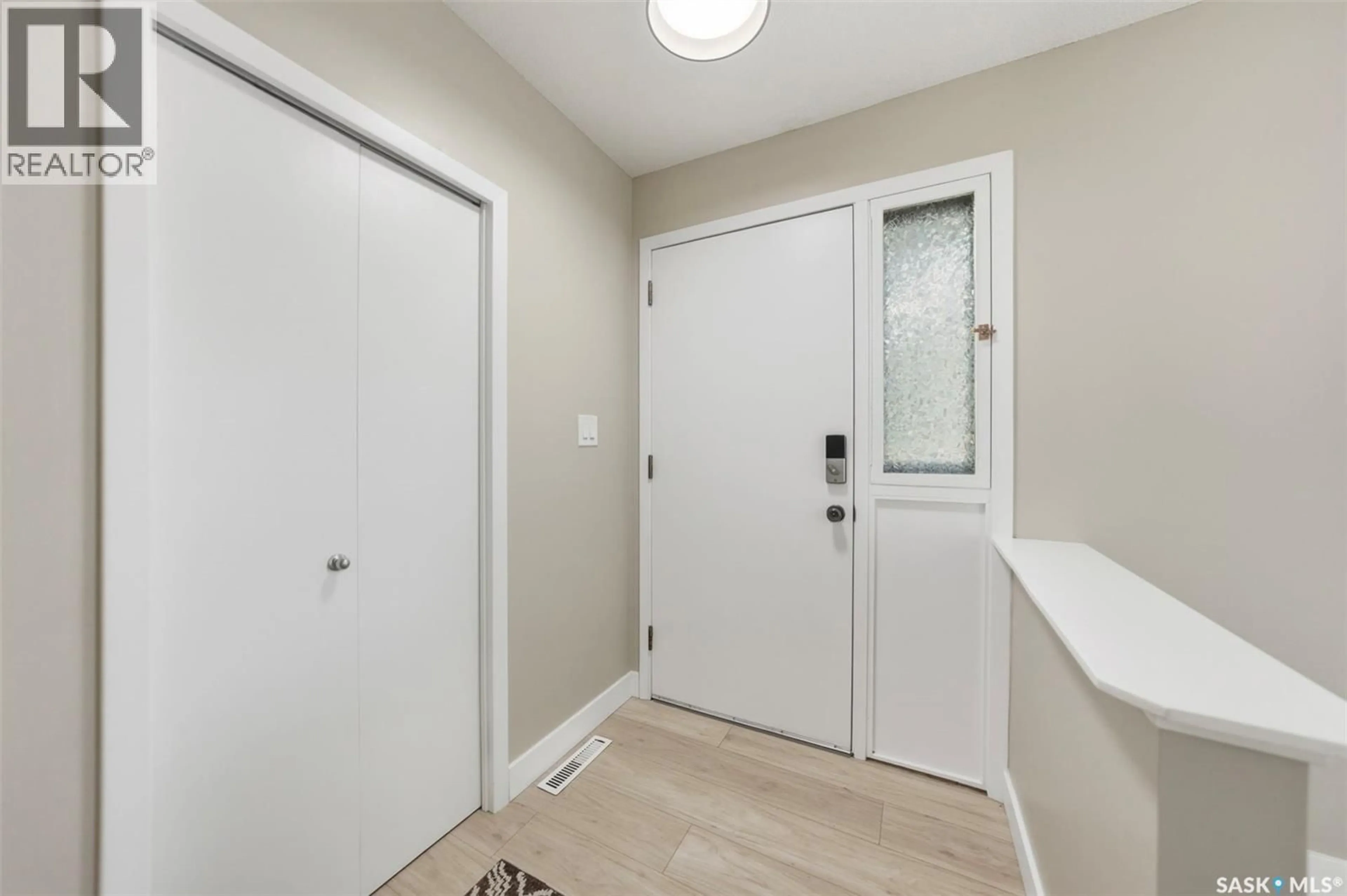 Indoor entryway for 1317 ELEVATOR ROAD, Saskatoon Saskatchewan S7M3X3
