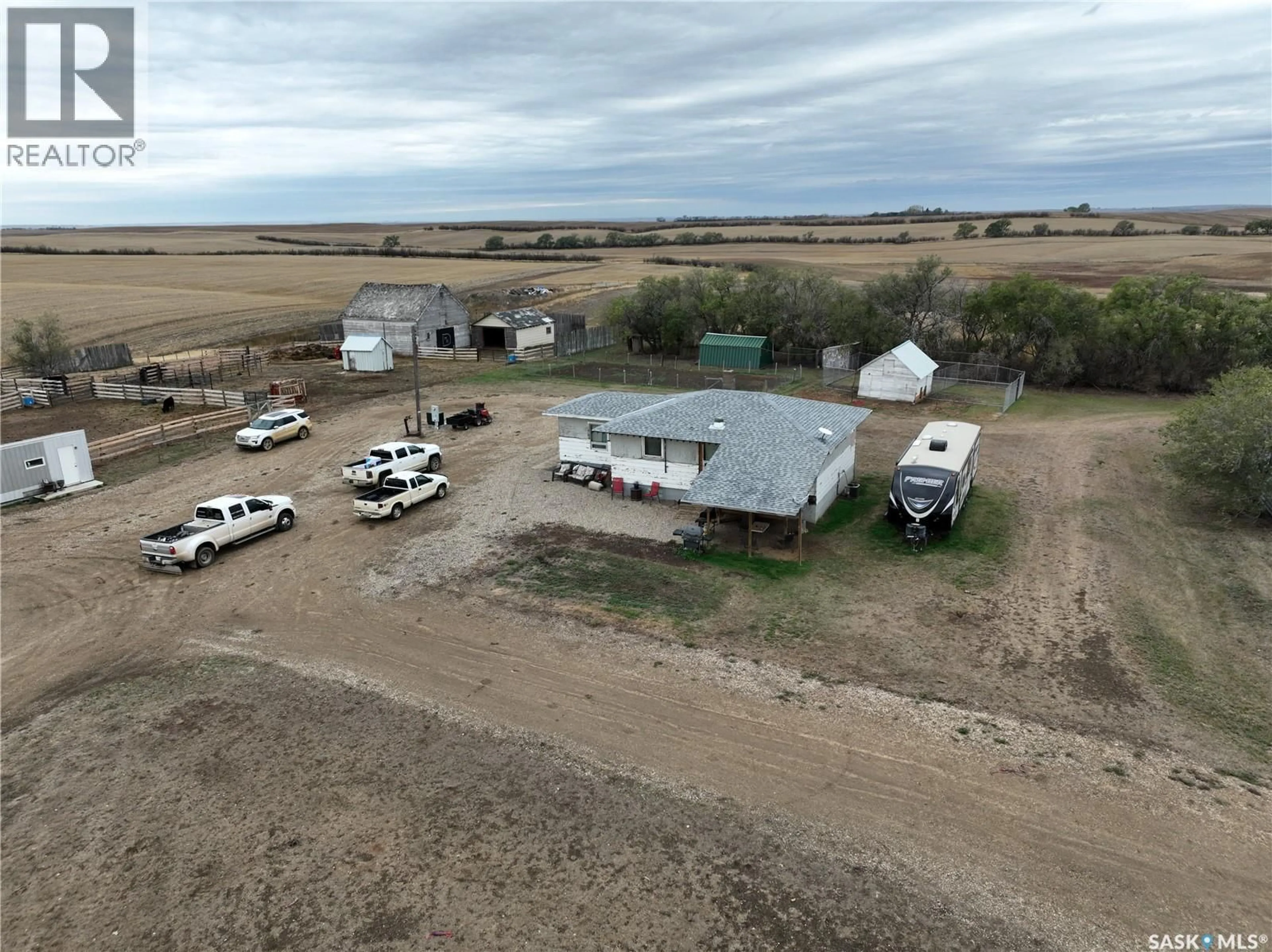 A pic from outside/outdoor area/front of a property/back of a property/a pic from drone, unknown for STONEHENGE ACREAGE, Stonehenge Rm No. 73 Saskatchewan S0H0B0