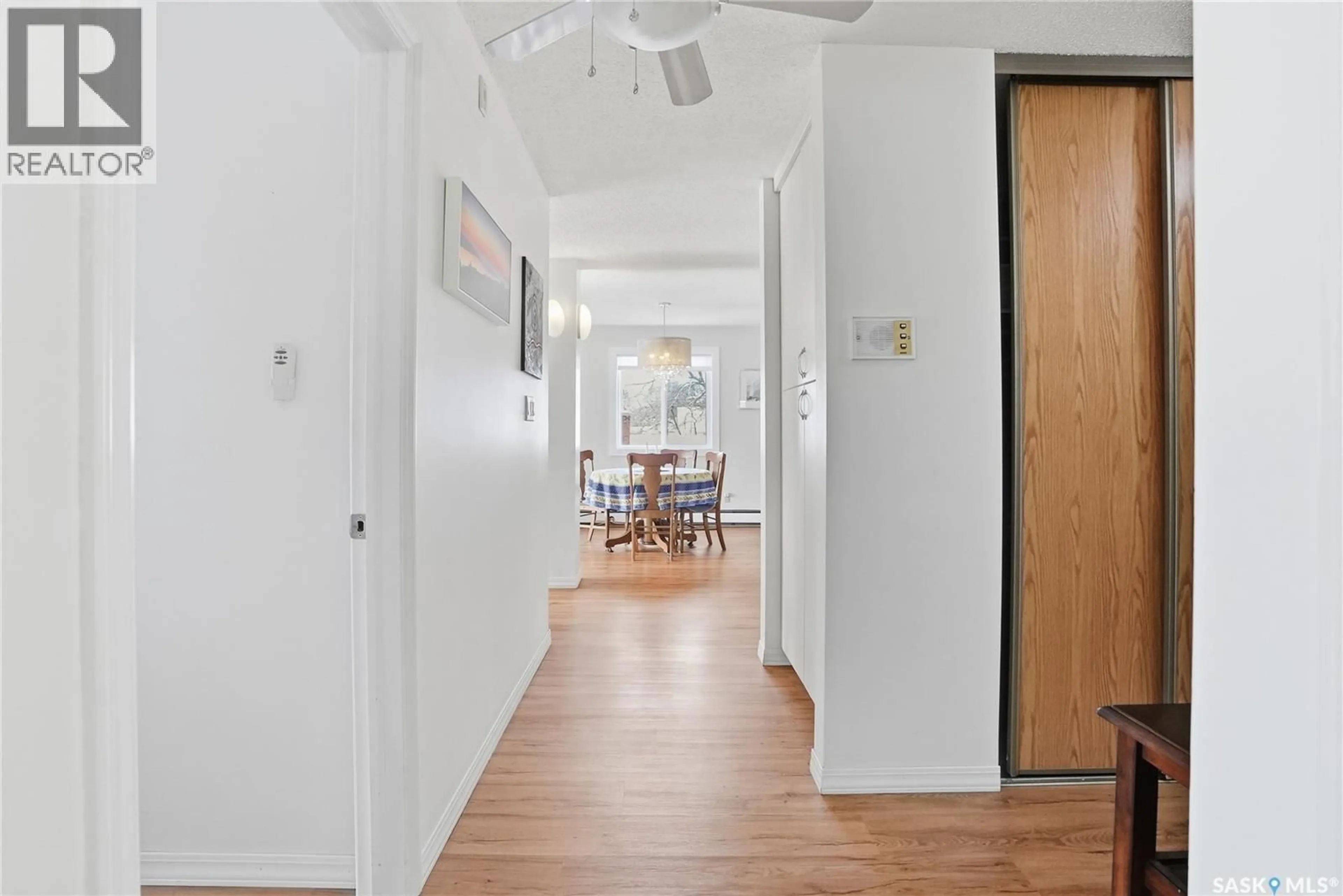 Indoor foyer for 202 921 MAIN STREET E, Saskatoon Saskatchewan S7H0K4