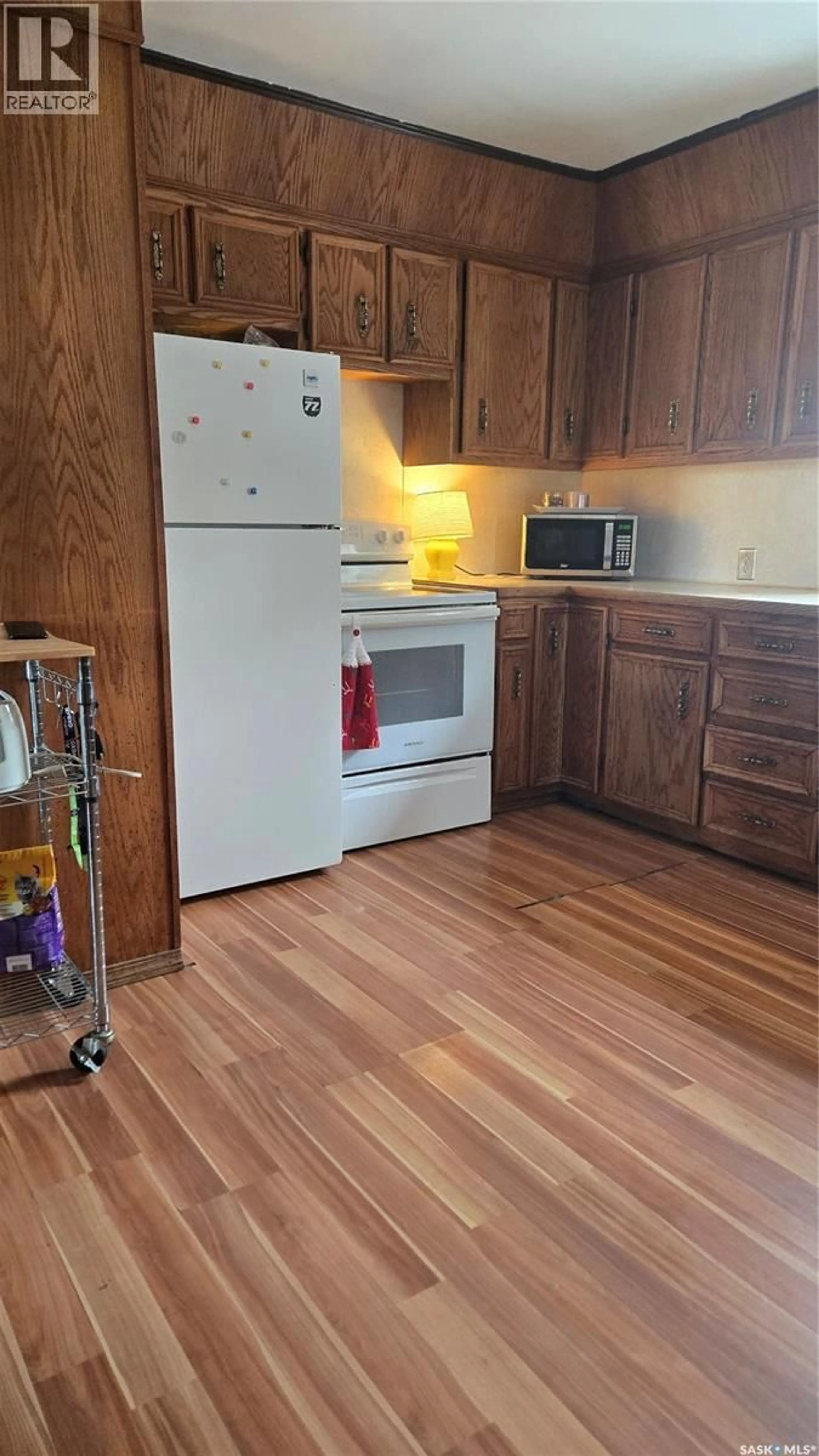 Standard kitchen, wood/laminate floor for 409 WYLIE AVENUE, Oxbow Saskatchewan S0C2B0