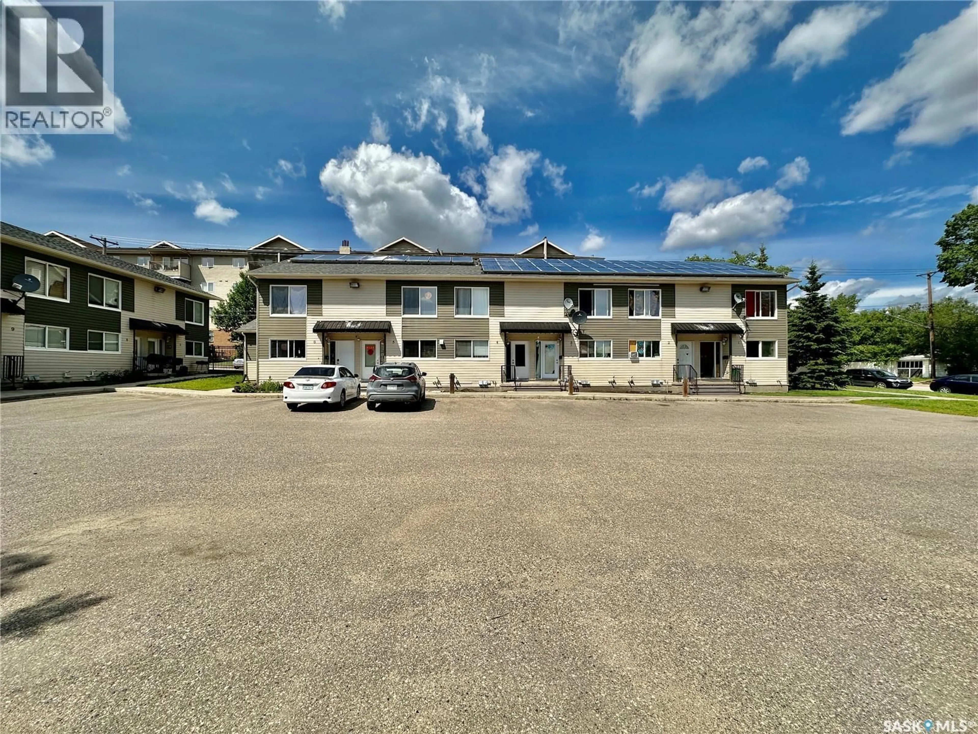 A pic from outside/outdoor area/front of a property/back of a property/a pic from drone, building for 5 - 315 N AVENUE S, Saskatoon Saskatchewan S7M2N2