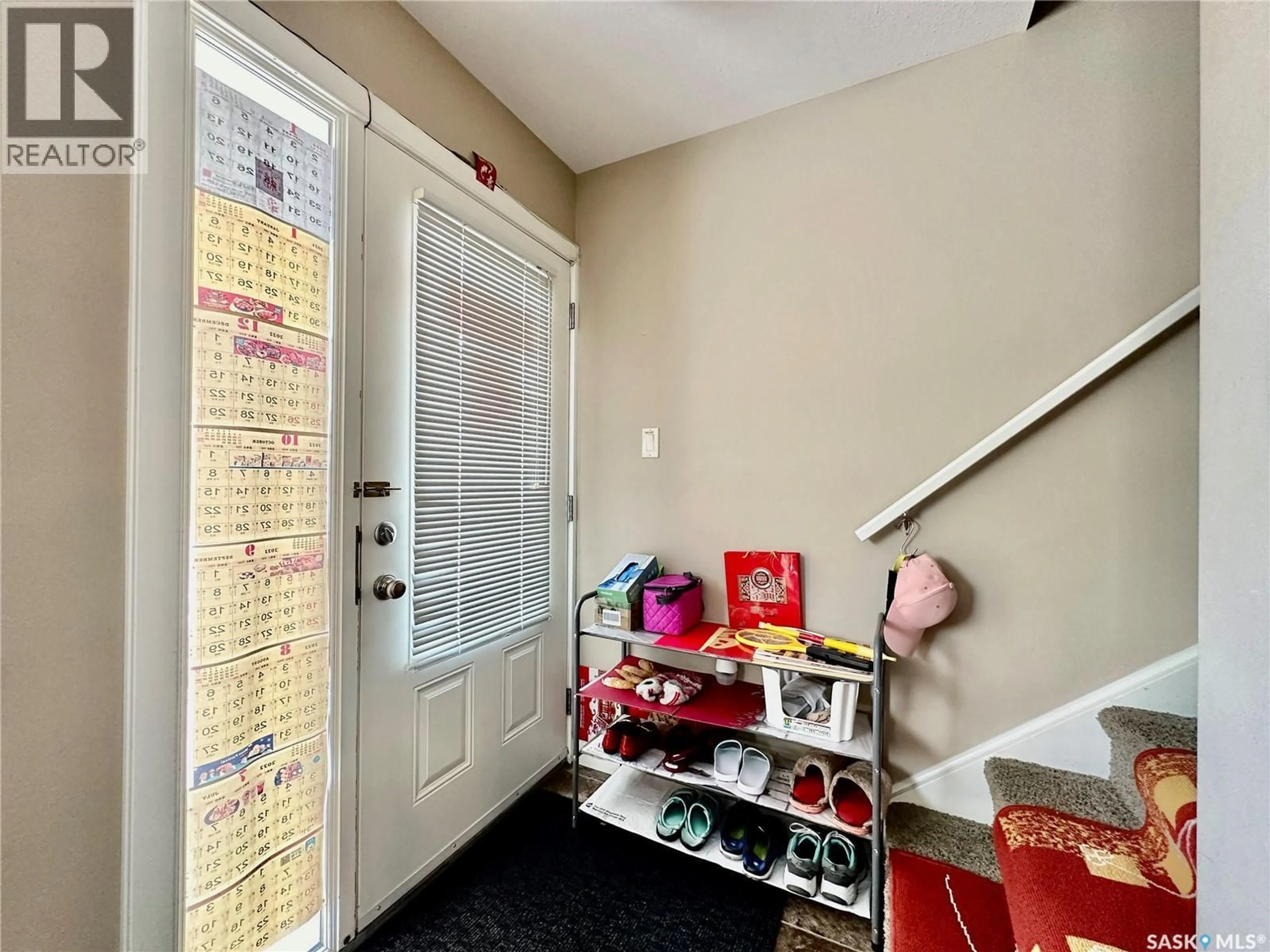 Indoor entryway for 5 - 315 N AVENUE S, Saskatoon Saskatchewan S7M2N2