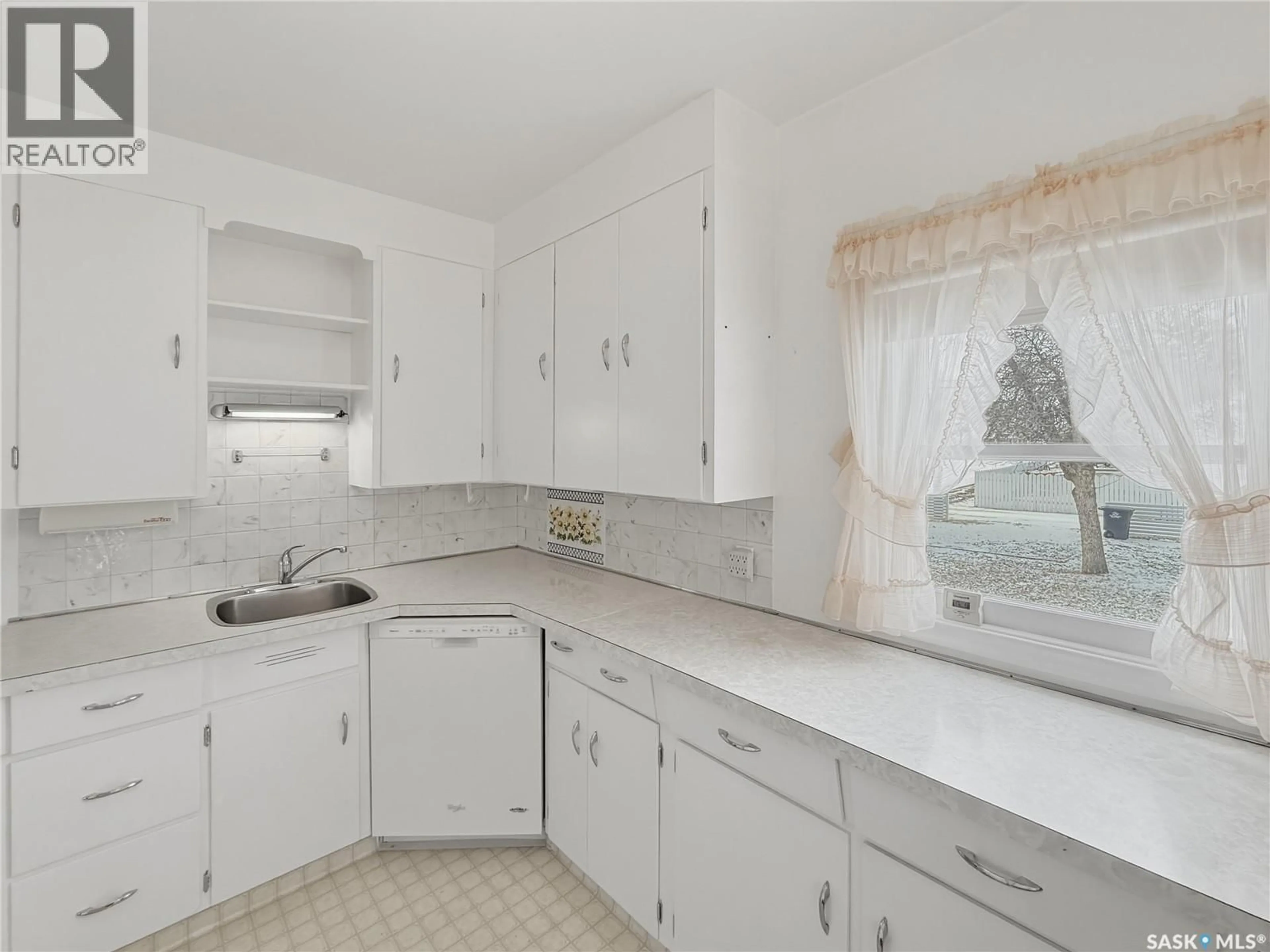 Standard kitchen, unknown for 176 2ND AVENUE, Swift Current Saskatchewan S9H3H9