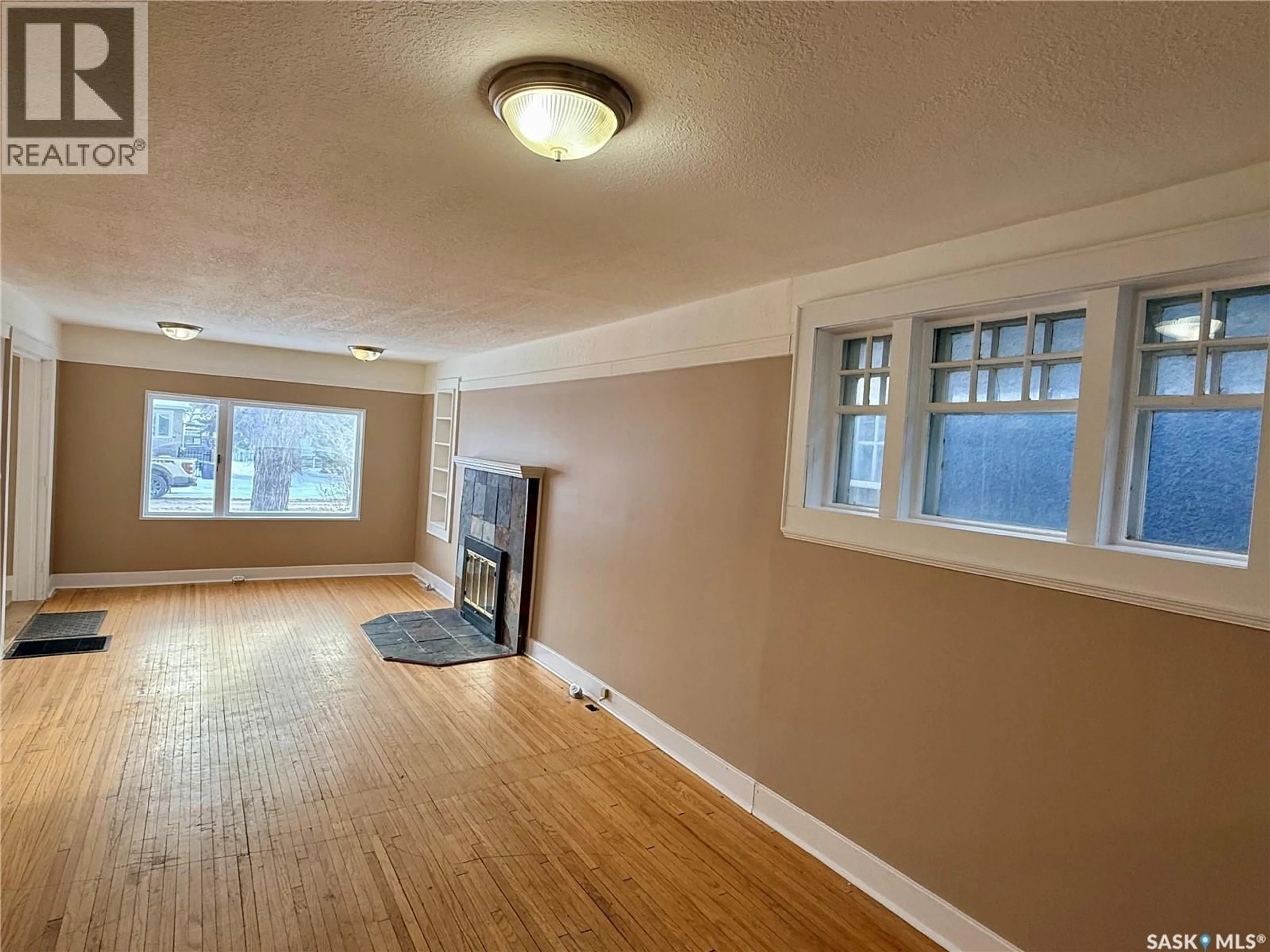 A pic of a room for 824 COLLEGE AVENUE, Regina Saskatchewan S4S0X9