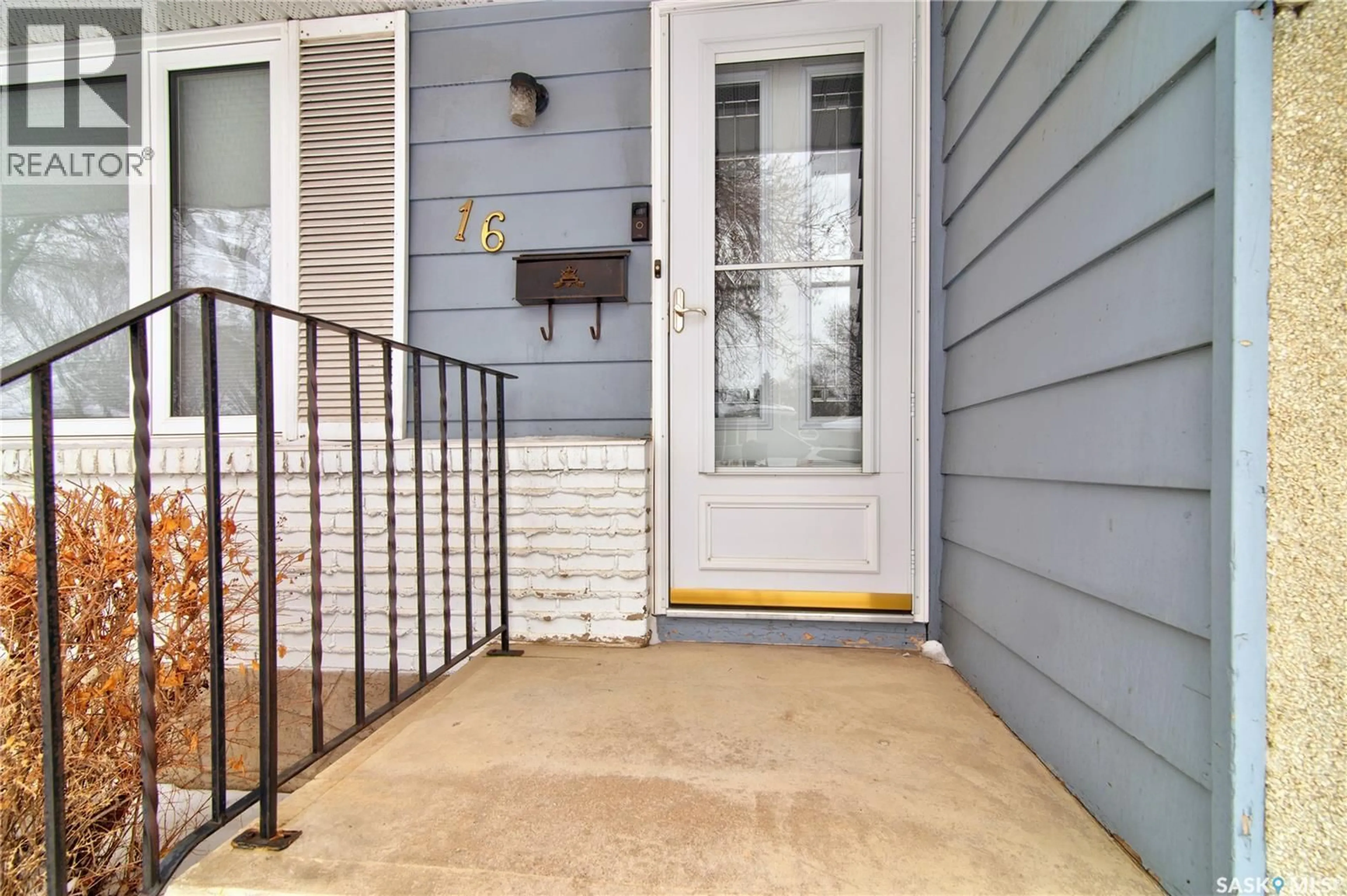 Indoor entryway for 16 BANNISTER AVENUE, Regina Saskatchewan S4R5K9