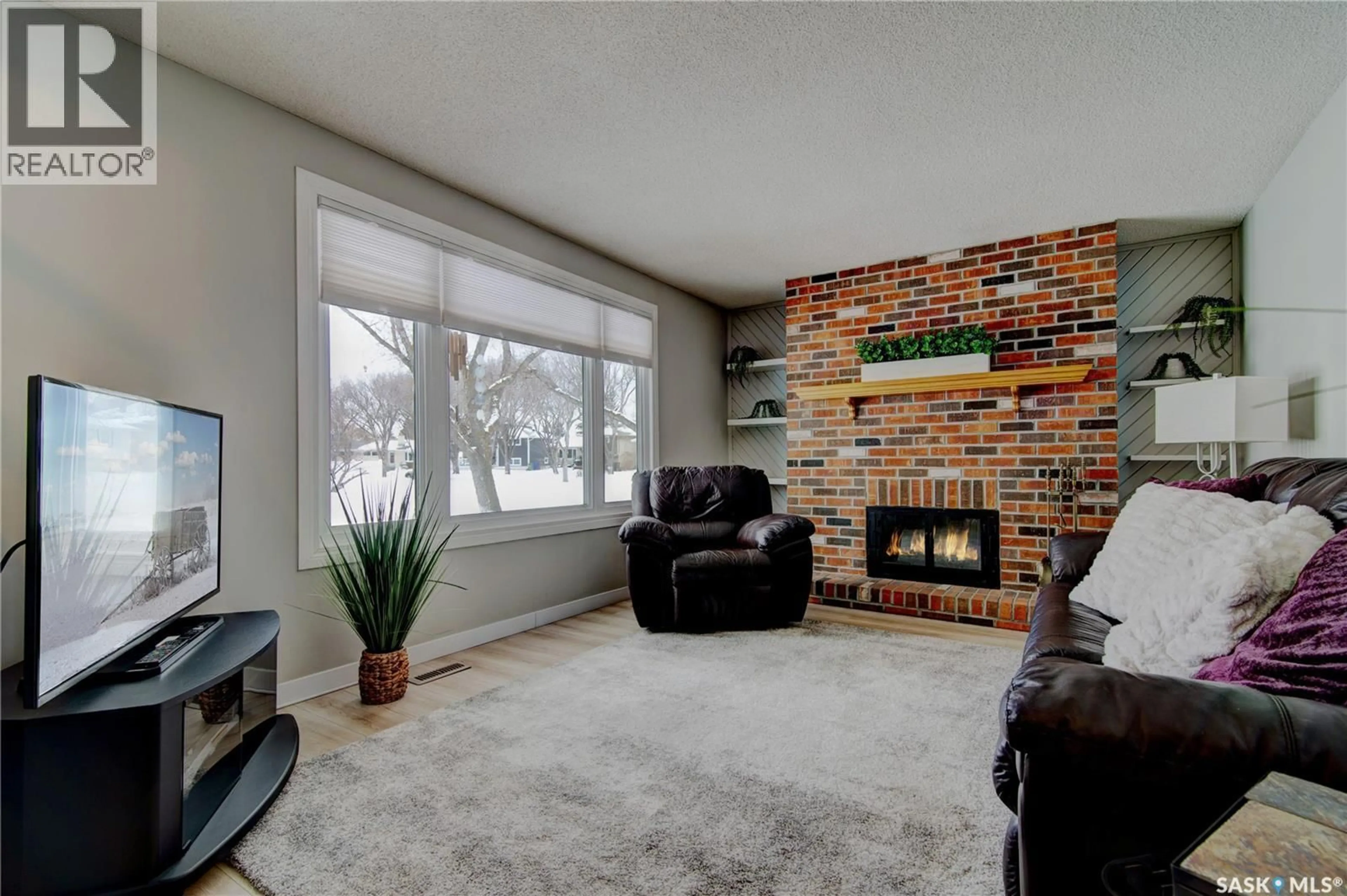 Living room with furniture, unknown for 16 BANNISTER AVENUE, Regina Saskatchewan S4R5K9