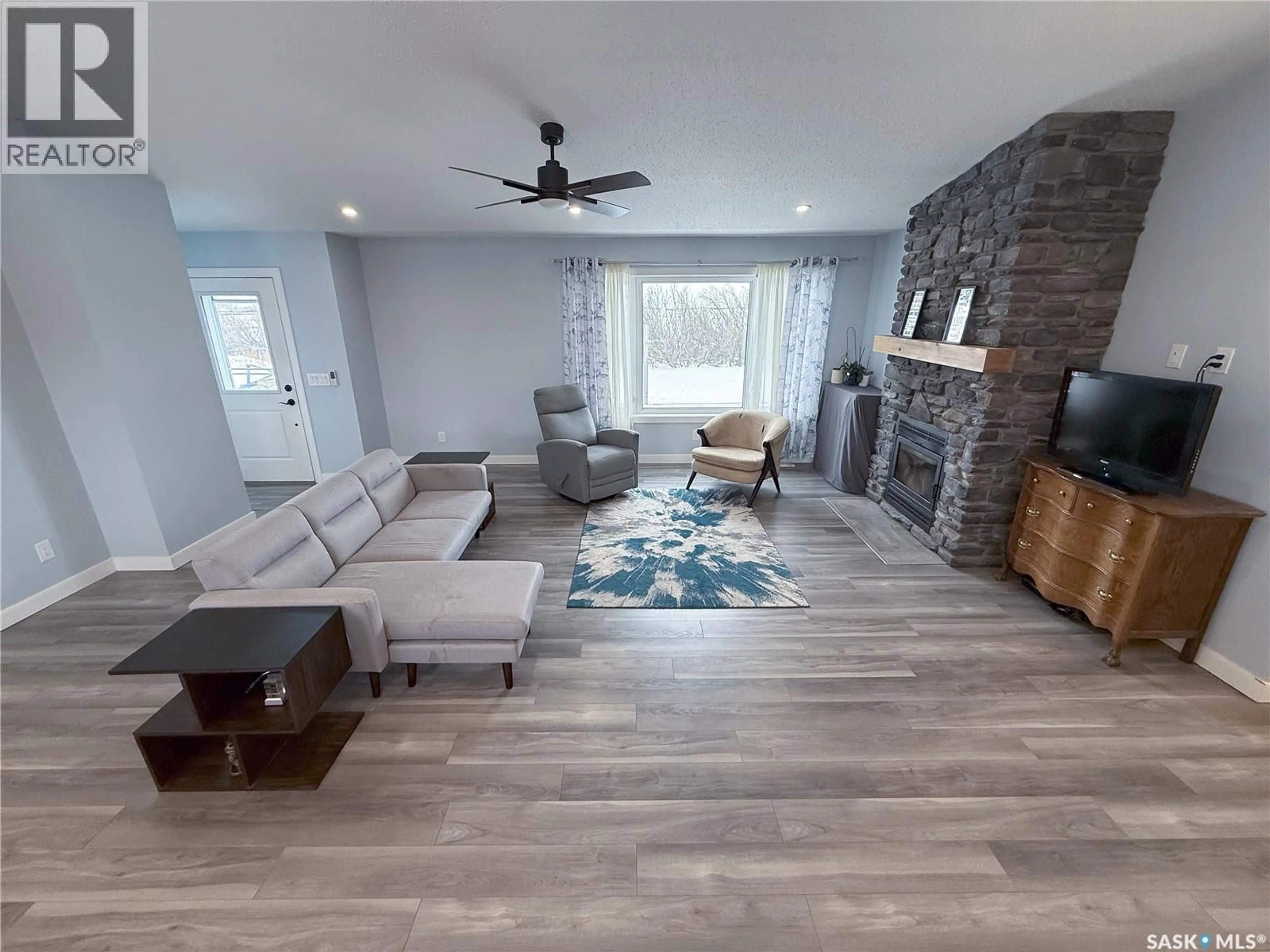 Living room with furniture, unknown for HAZLET ACREAGE, Pittville Rm No. 169 Saskatchewan S0N1E0