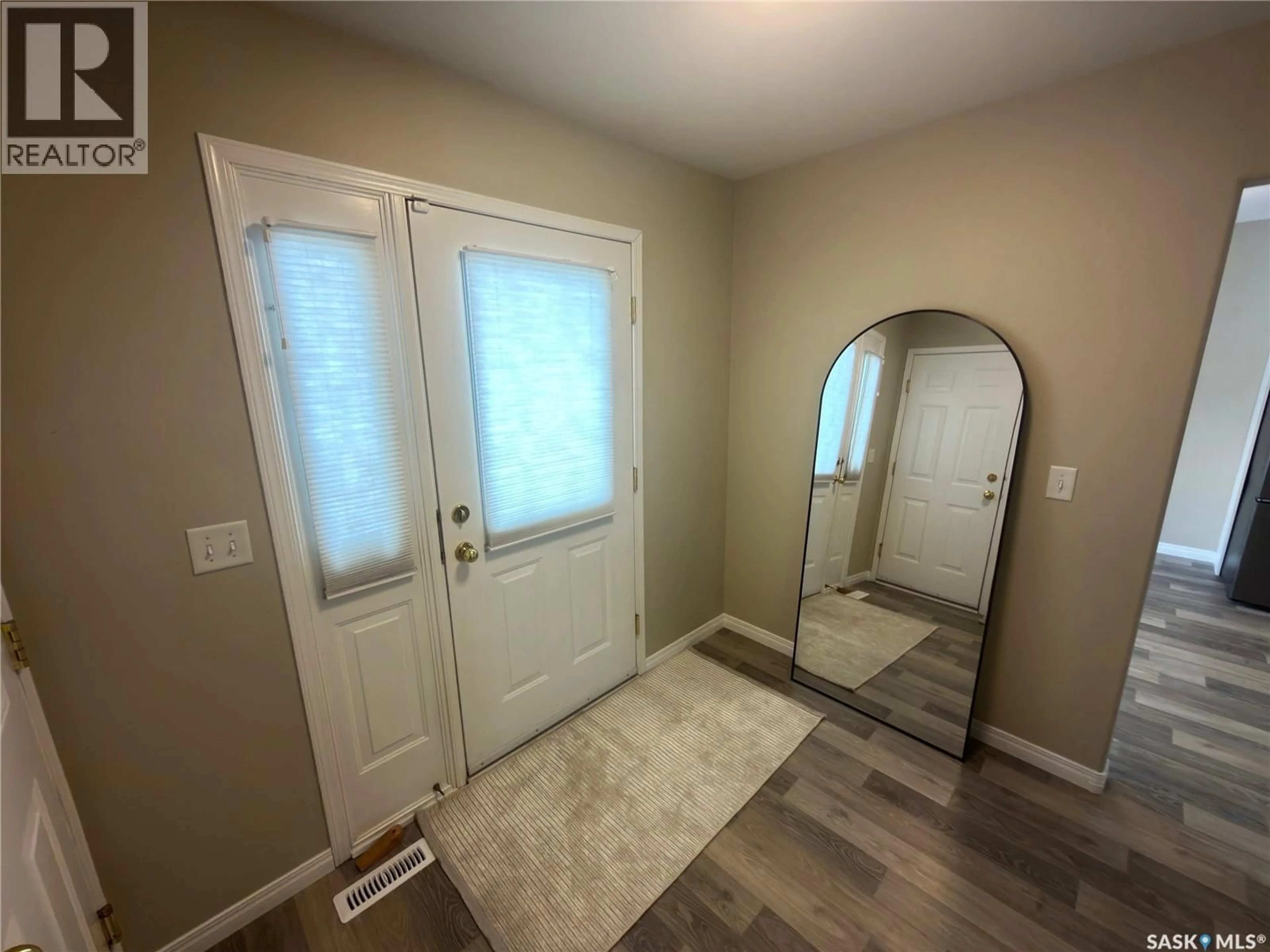 Indoor entryway for 330 - 27 27 STODOLA COURT, Saskatoon Saskatchewan S7N4N9