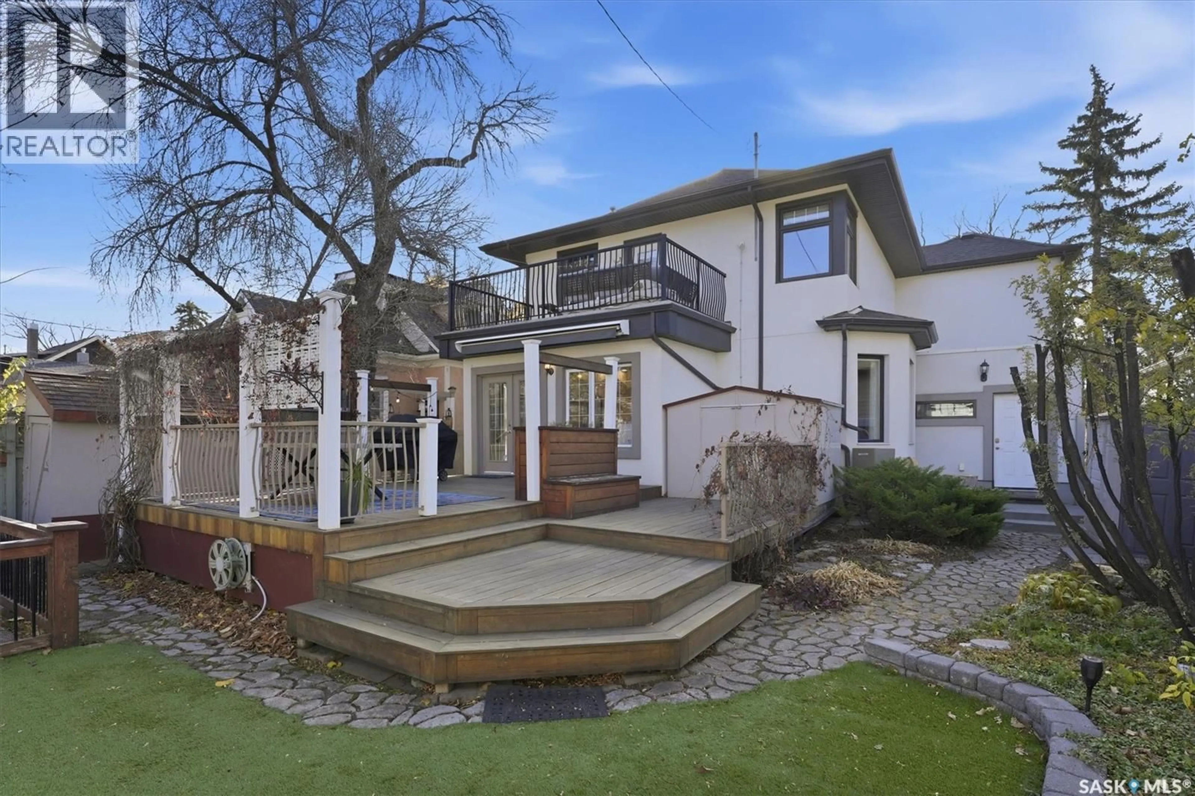 A pic from outside/outdoor area/front of a property/back of a property/a pic from drone, unknown for 702 QUEEN STREET, Saskatoon Saskatchewan S7K0M9