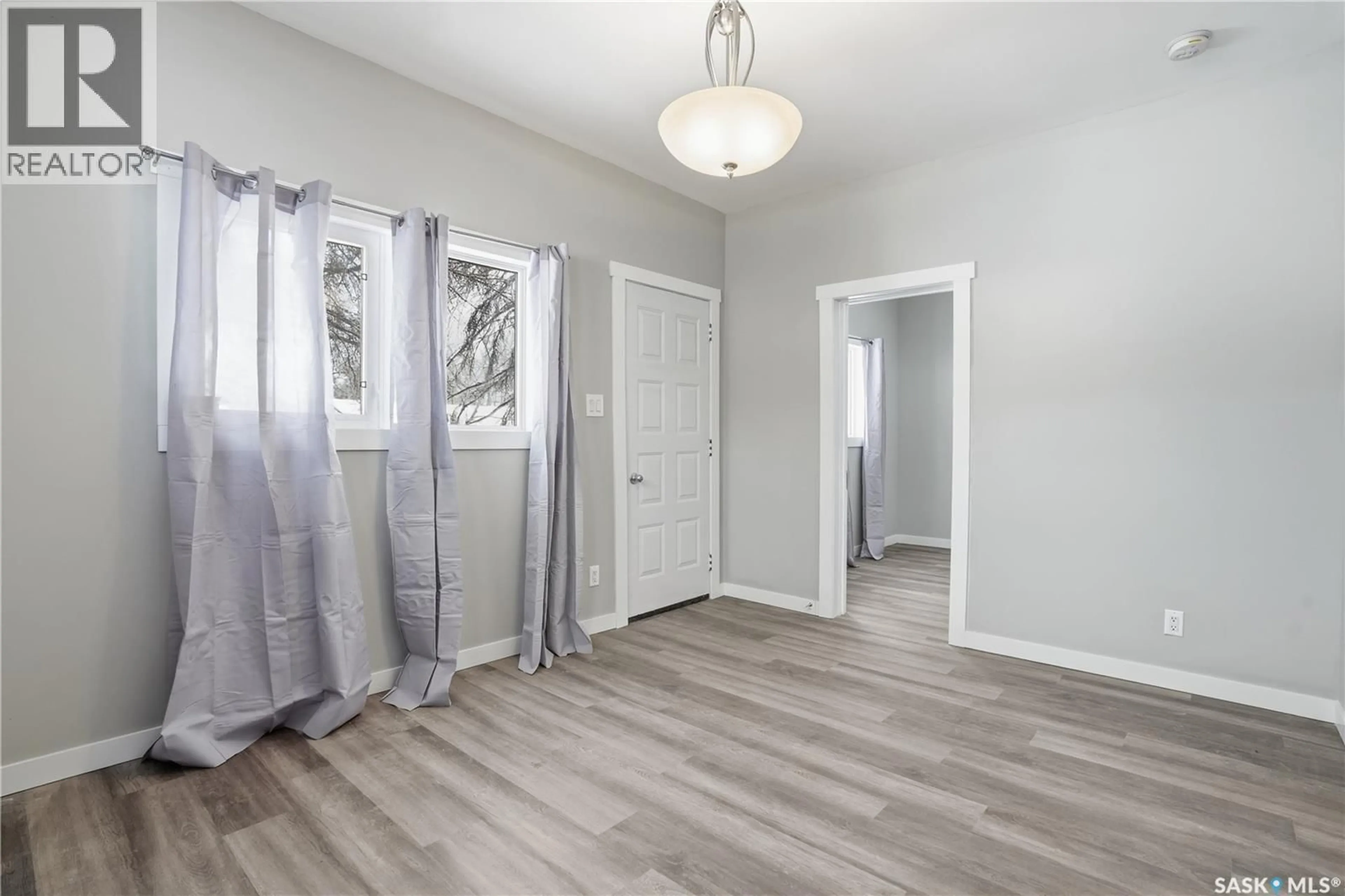 Indoor entryway for 726 CAMERON STREET, Regina Saskatchewan S4T2S1