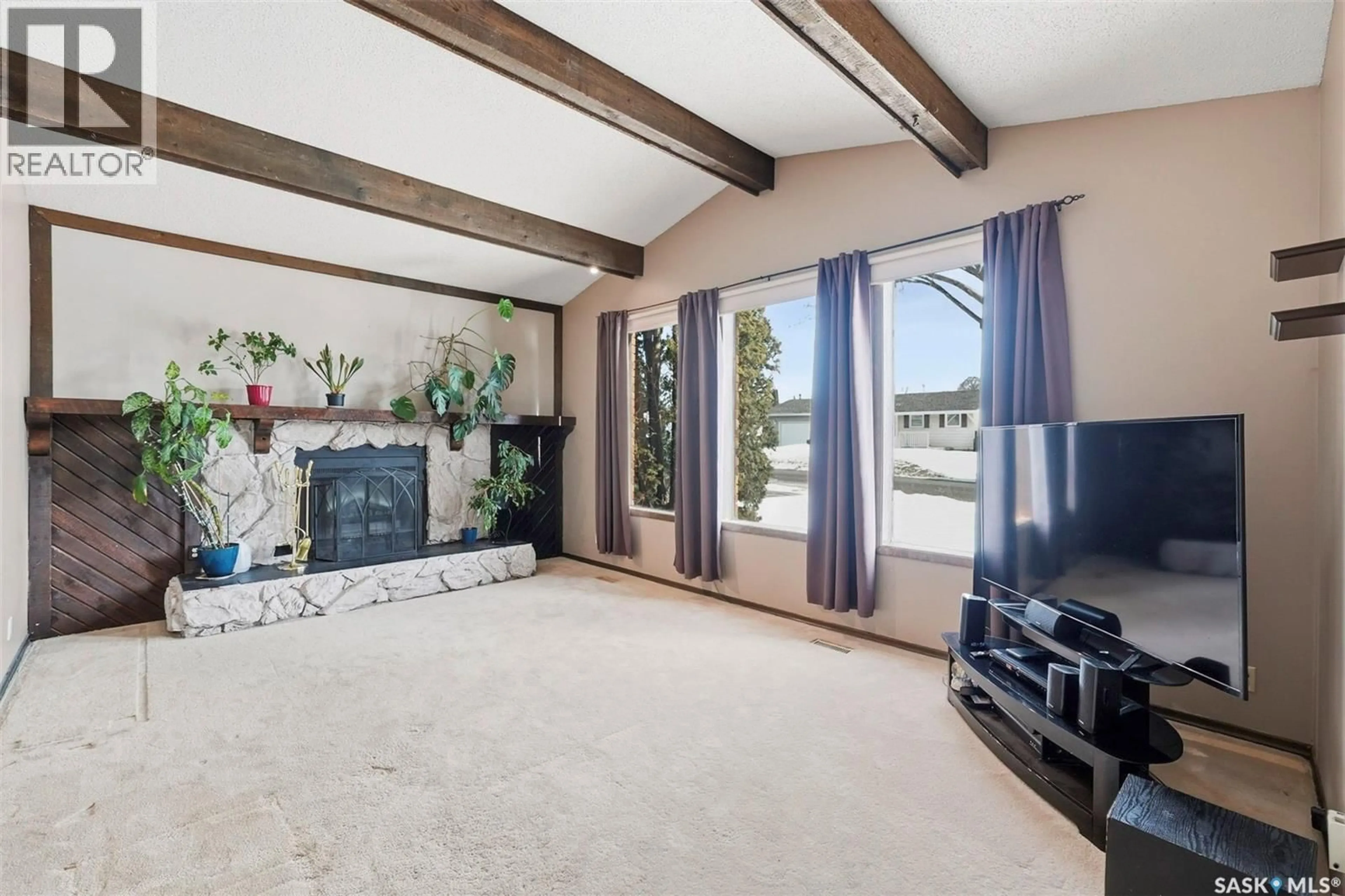 Living room with furniture, unknown for 639 WARDLOW ROAD, Saskatoon Saskatchewan S7M4P3