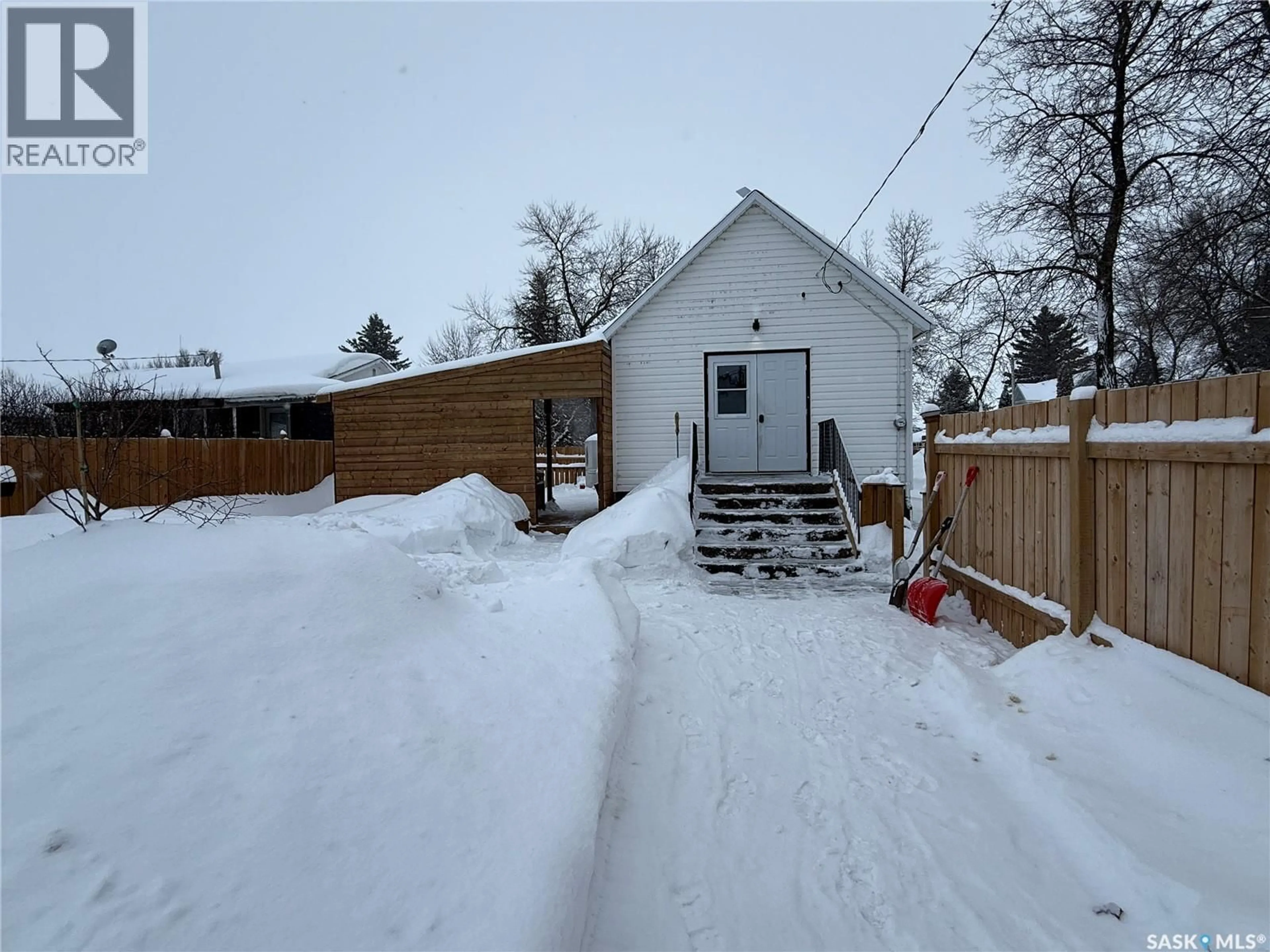 Shed for 201 1ST STREET, Watson Saskatchewan S0K4V0