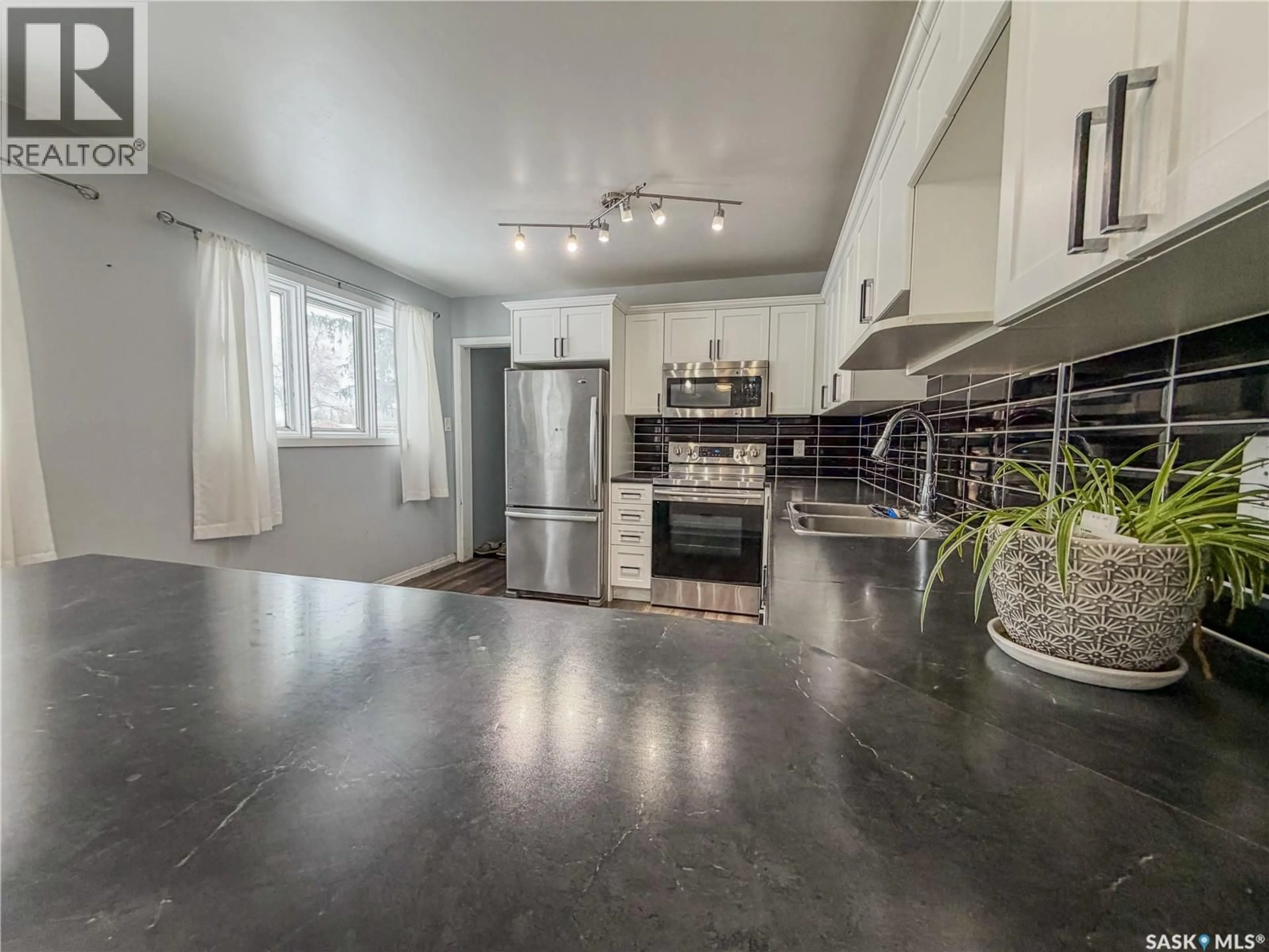 Open concept kitchen, unknown for 42 BAILEY DRIVE, Yorkton Saskatchewan S3N1C1