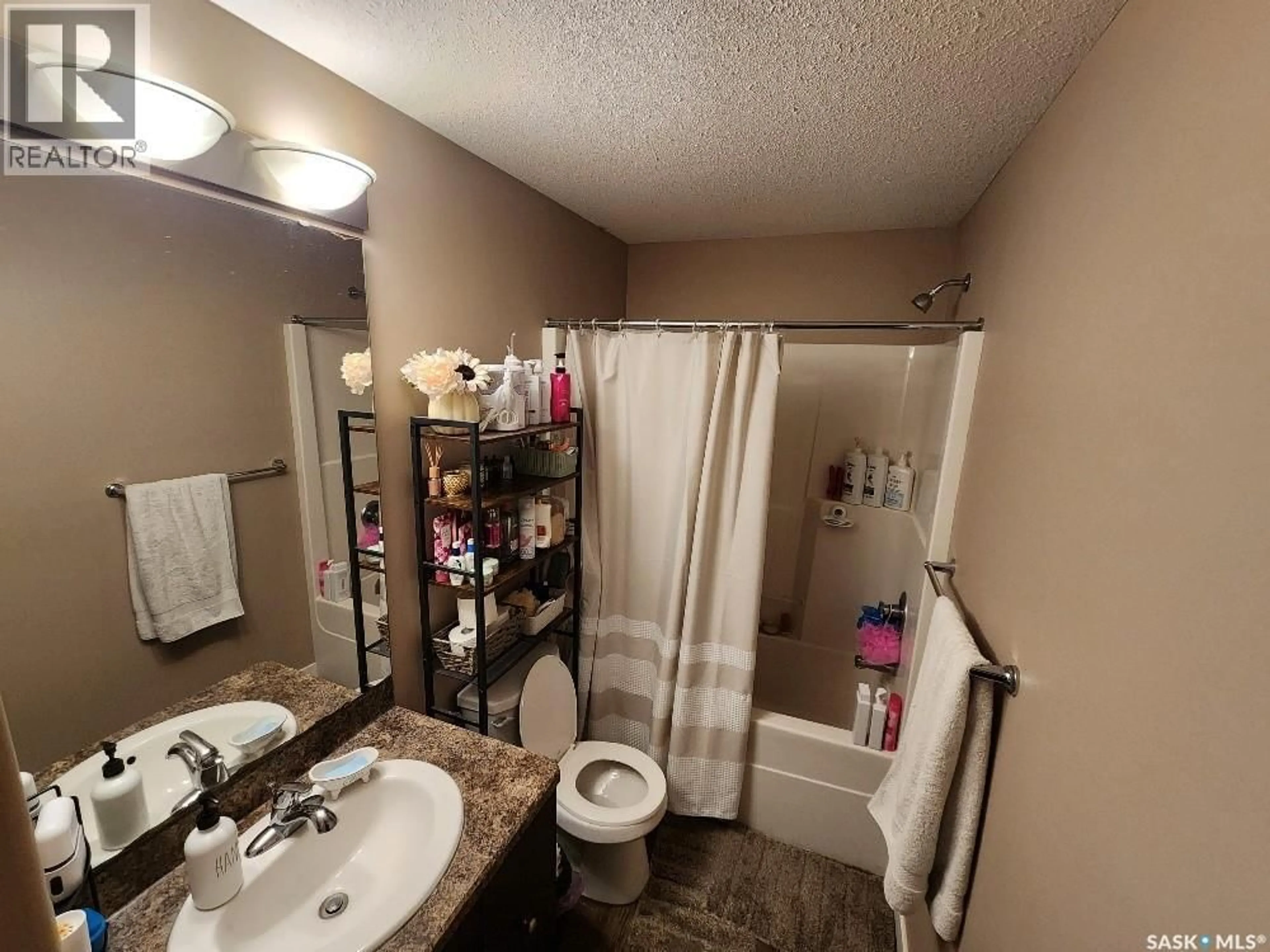 Standard bathroom, unknown for 143 ST JOHN STREET, Regina Saskatchewan S4R2V8