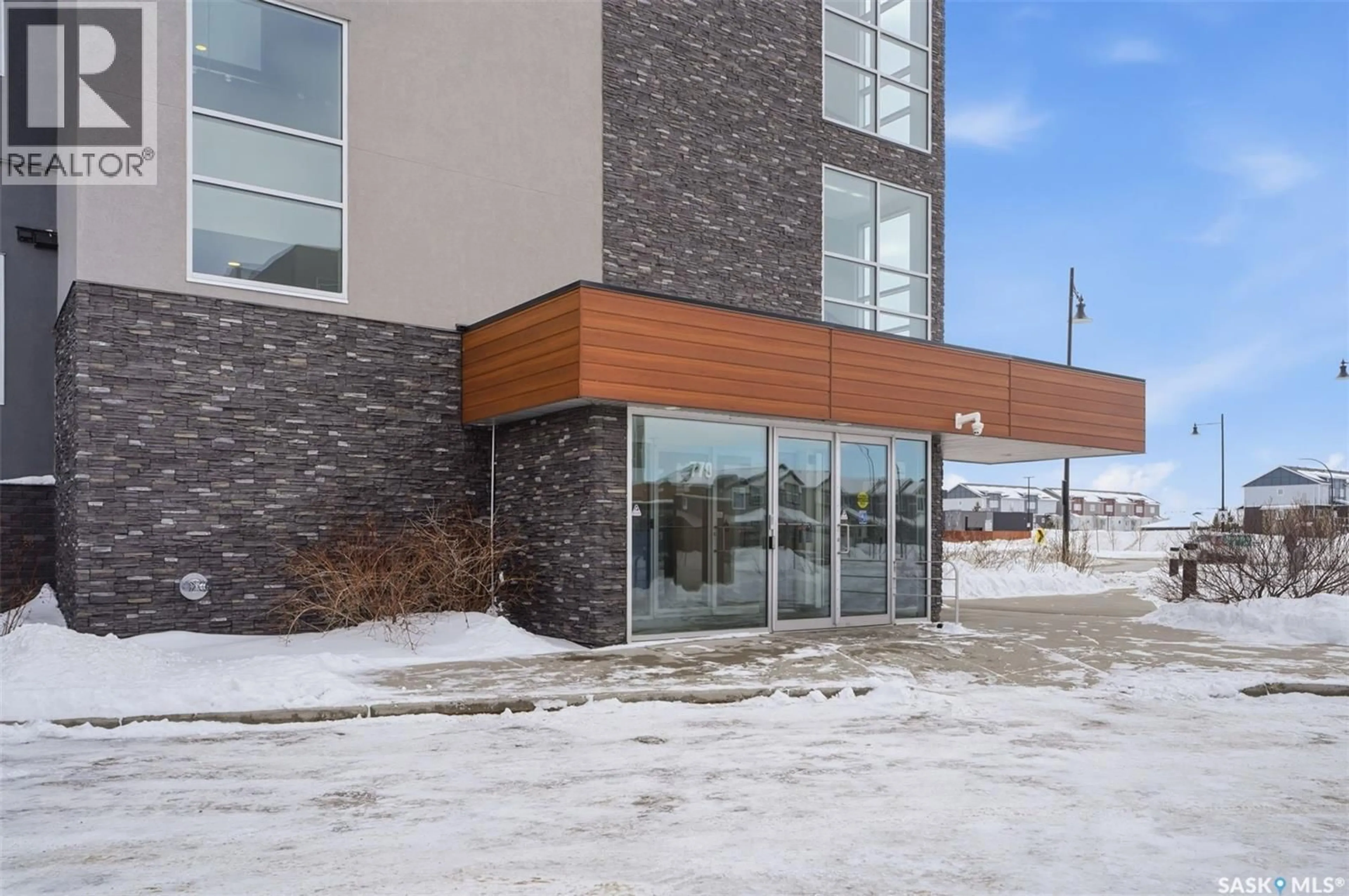 Indoor foyer for 101 - 770 CHILDERS CRESCENT, Saskatoon Saskatchewan S7L6W1