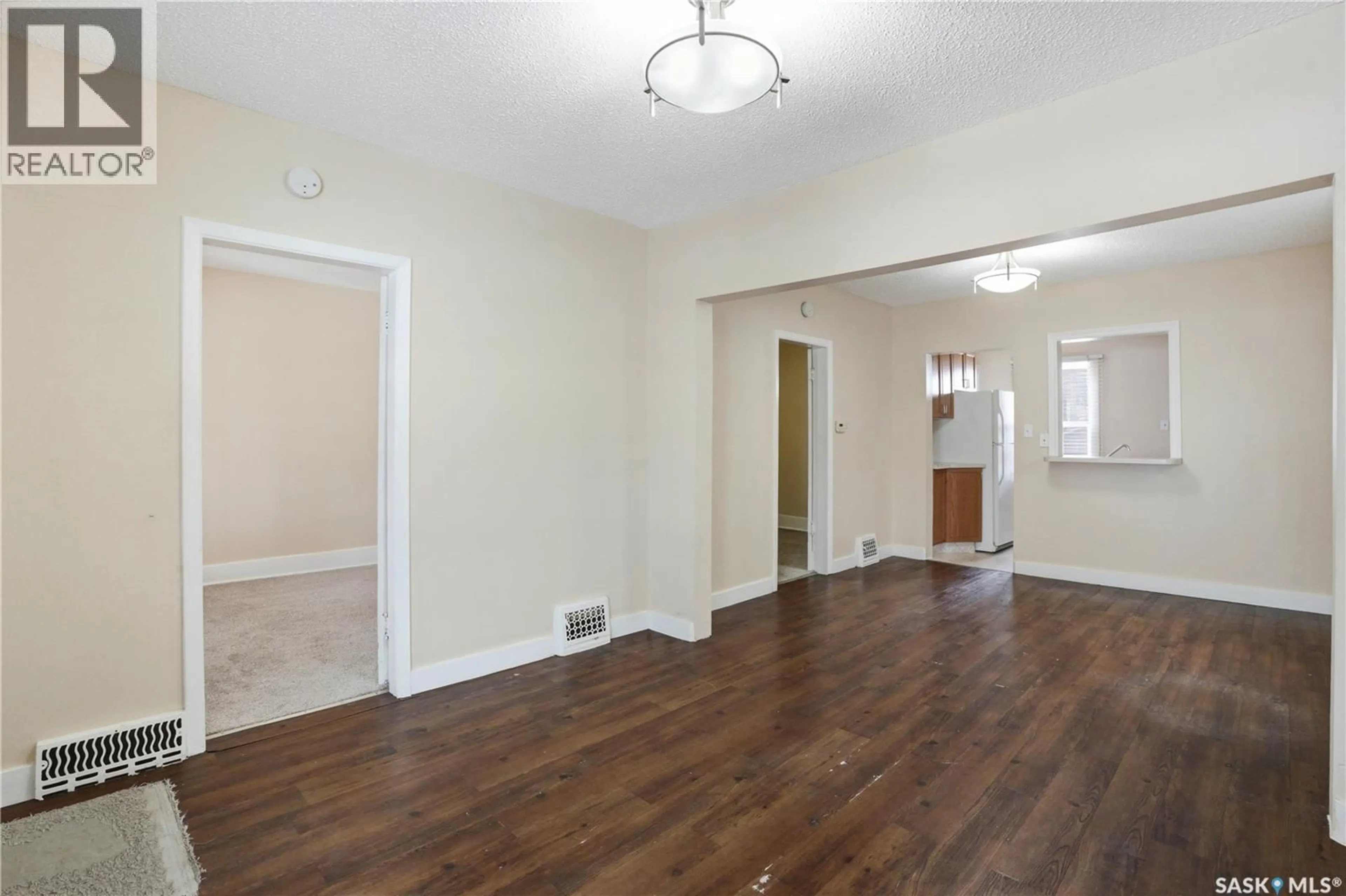 A pic of a room for 1121 H AVENUE N, Saskatoon Saskatchewan S7L2C8