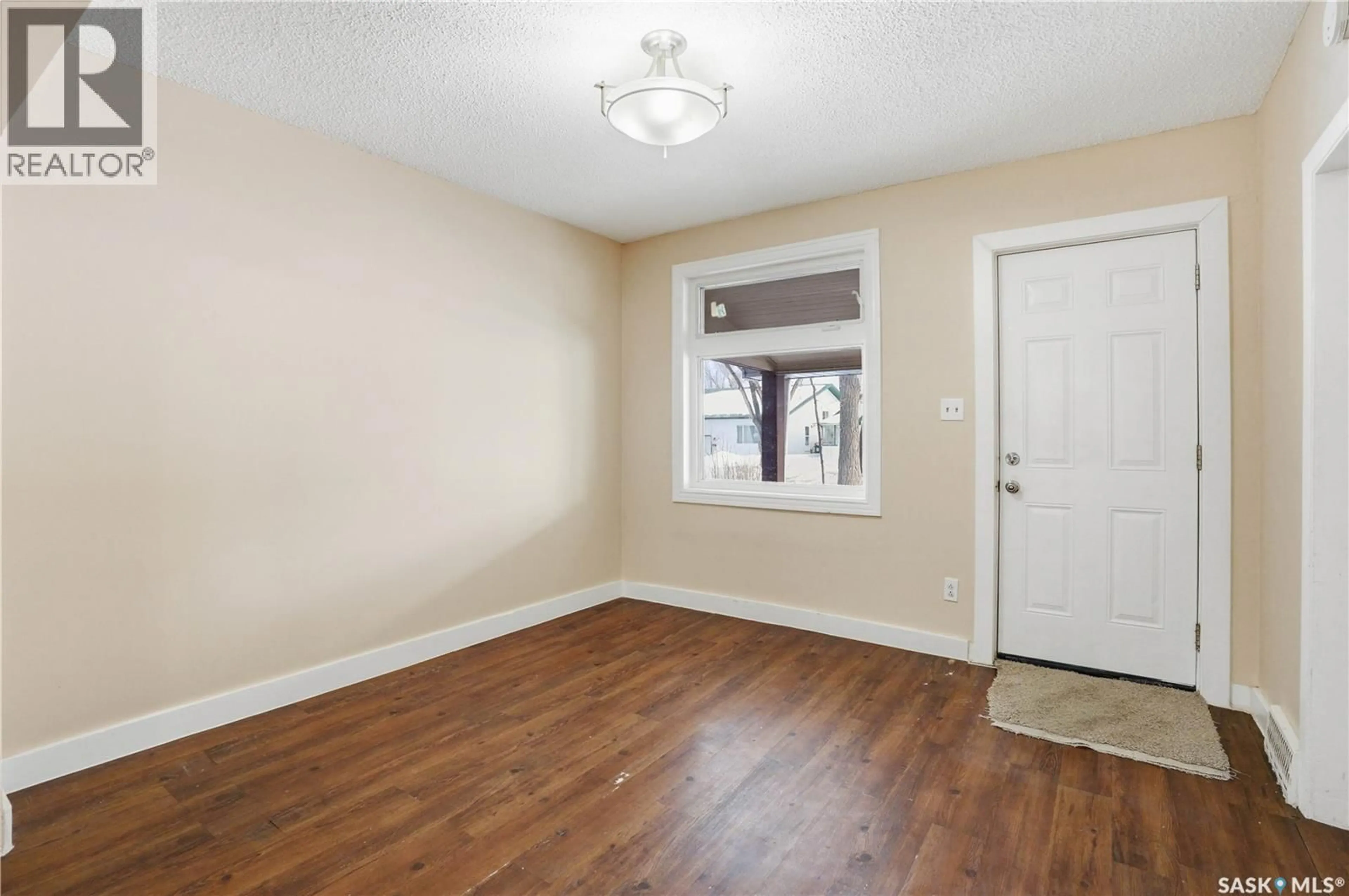 A pic of a room for 1121 H AVENUE N, Saskatoon Saskatchewan S7L2C8