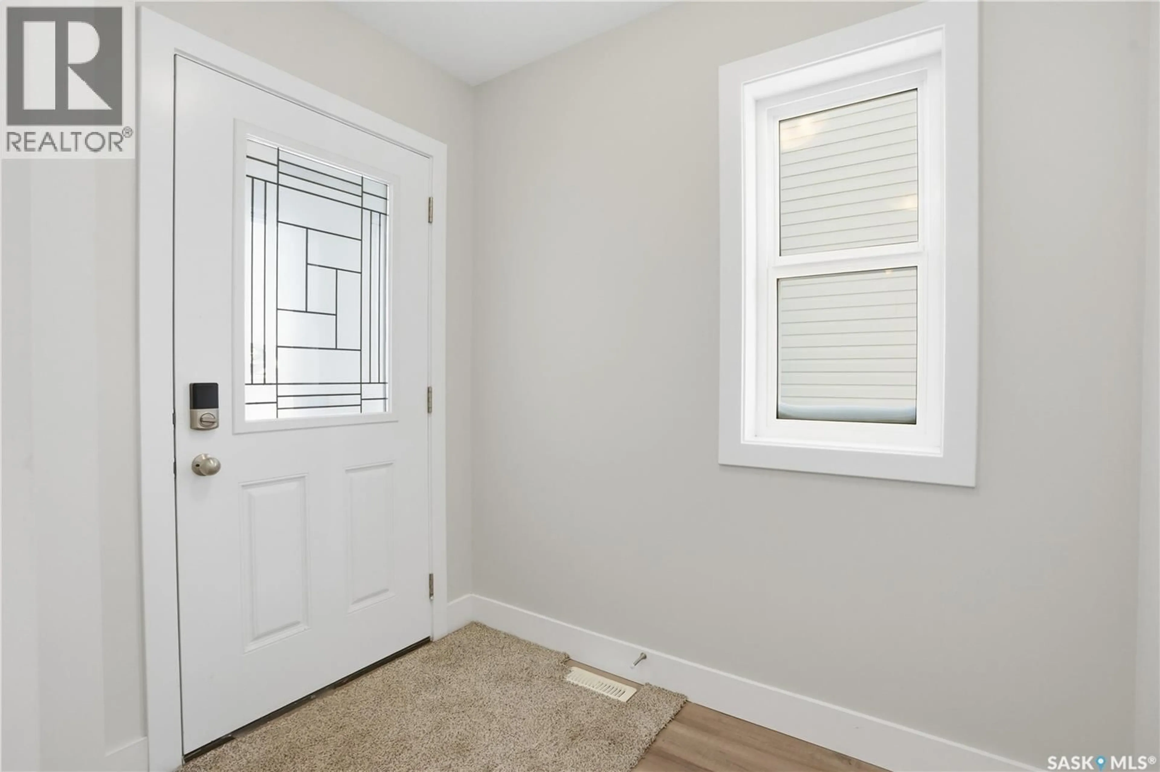 Indoor entryway for 111 STROMBERG CRESCENT, Saskatoon Saskatchewan S7L7C4