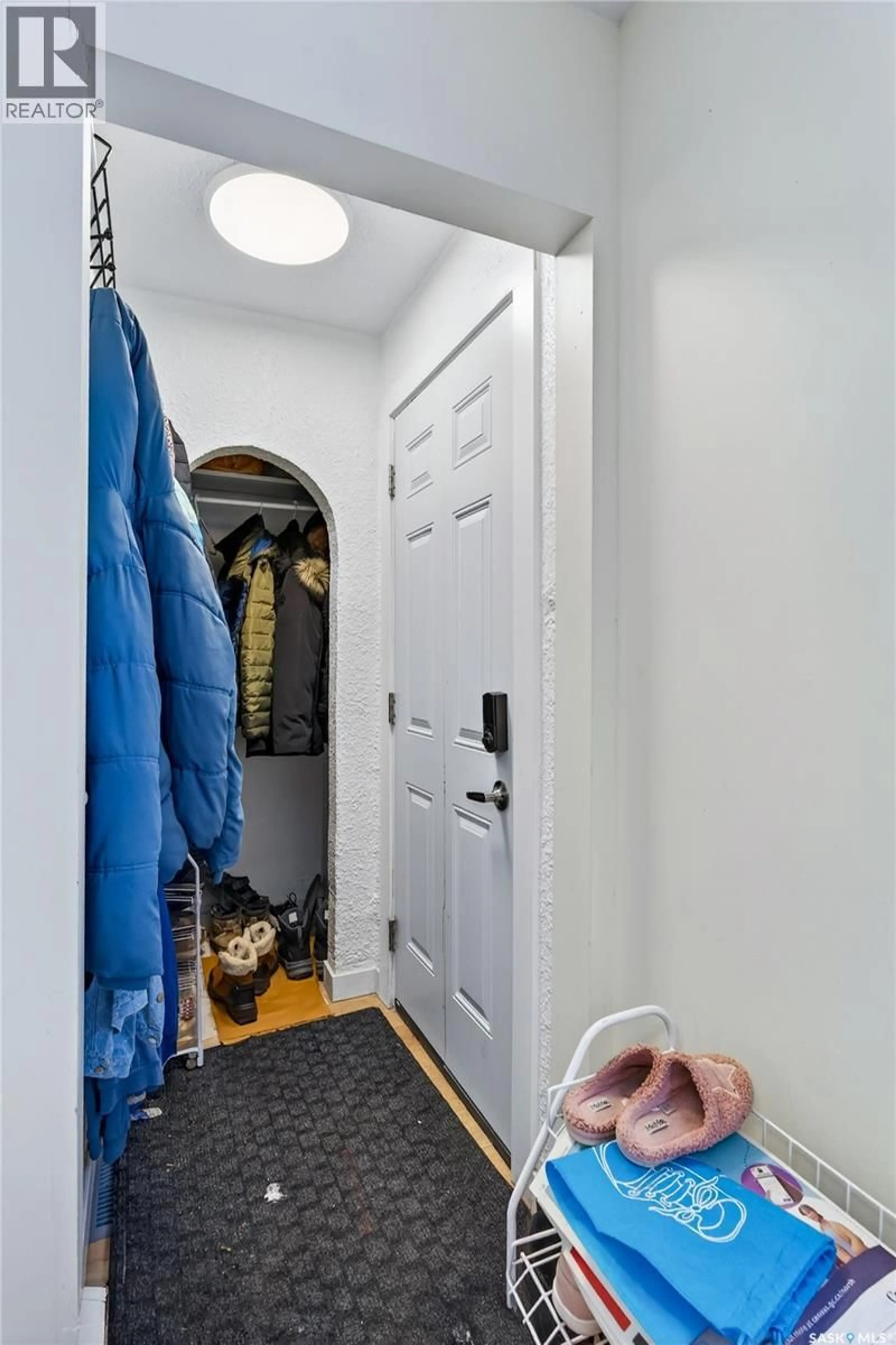 Indoor entryway for 585 20TH STREET, Prince Albert Saskatchewan S6V1L4