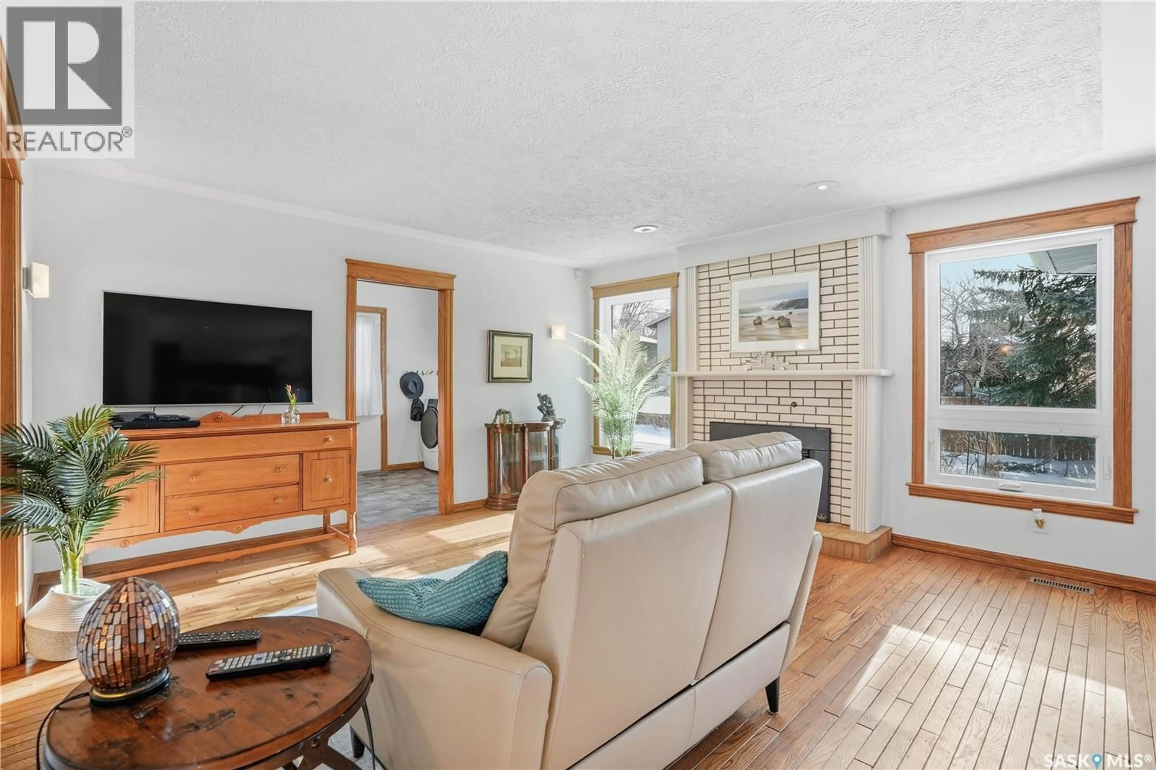 Living room with furniture, unknown for 2423 STRATHMORE PLACE, Regina Saskatchewan S4V0Z1