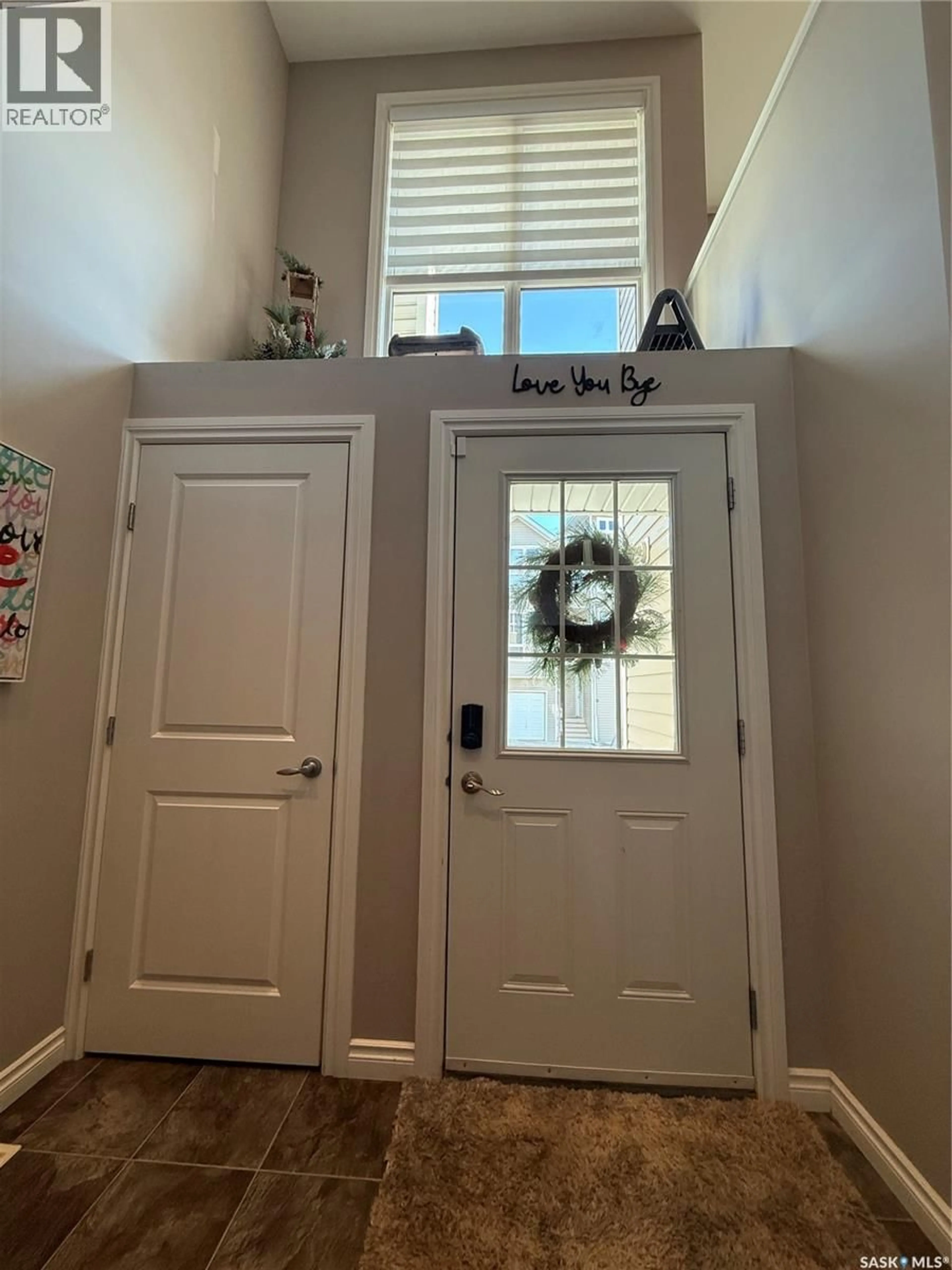Indoor entryway for 2 697 SUN VALLEY DRIVE, Estevan Saskatchewan S4A2X7