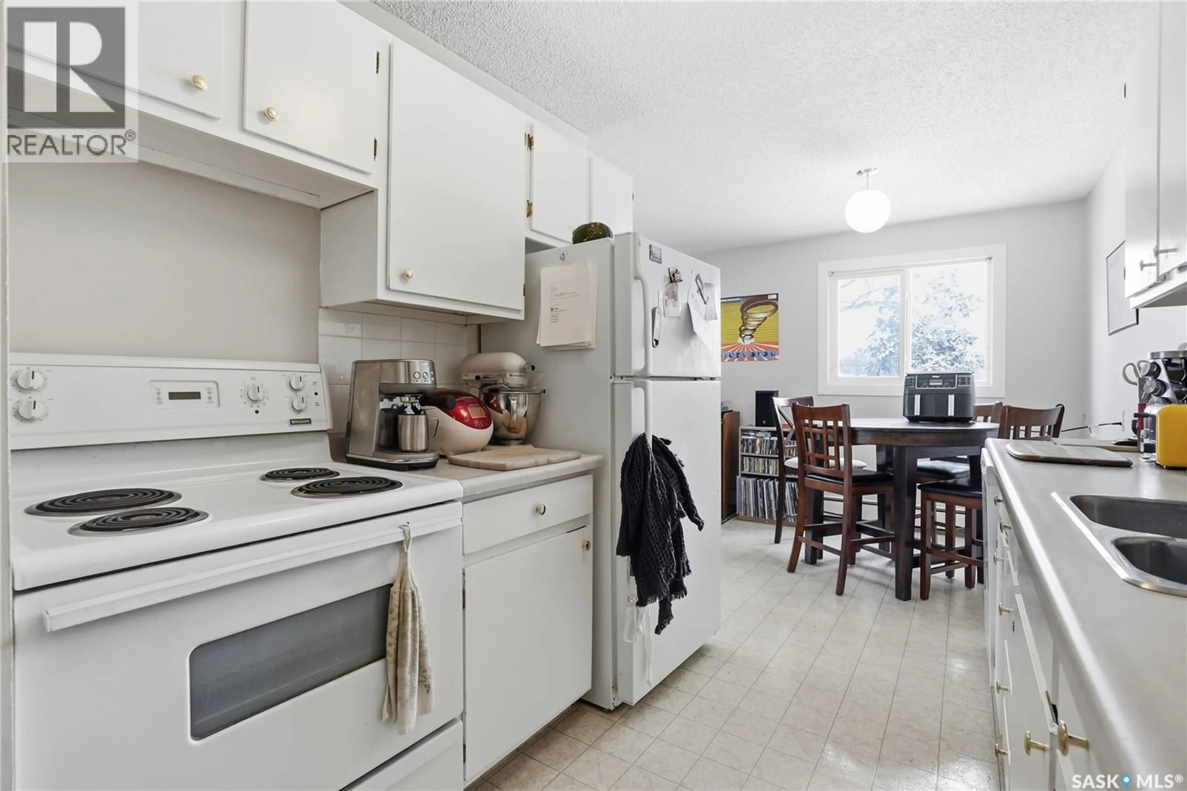 Standard kitchen, unknown for 18 719 10TH STREET E, Saskatoon Saskatchewan S7H0H2