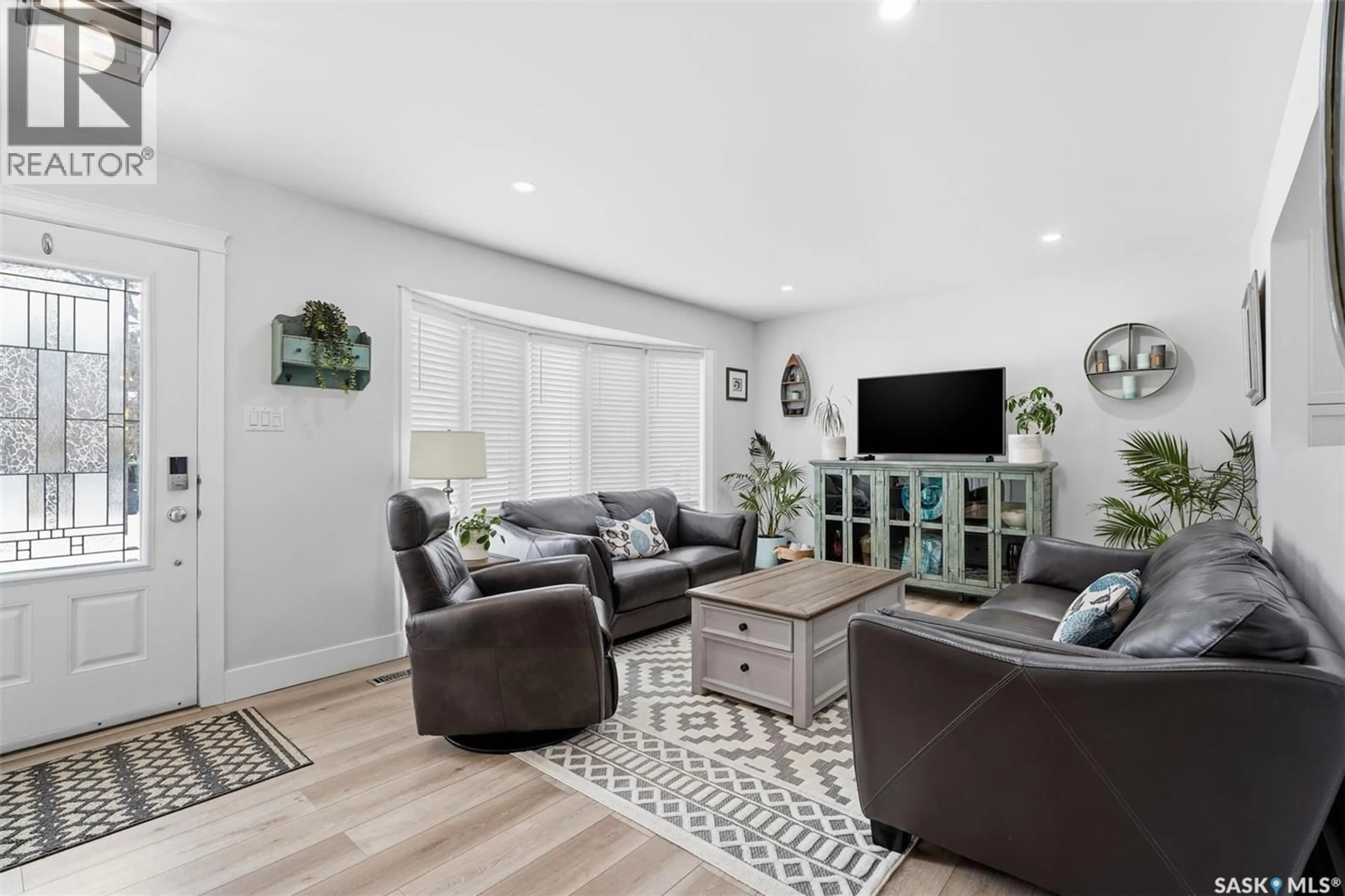 Living room with furniture, unknown for 259 VERBEKE CRESCENT, Saskatoon Saskatchewan S7K6K2