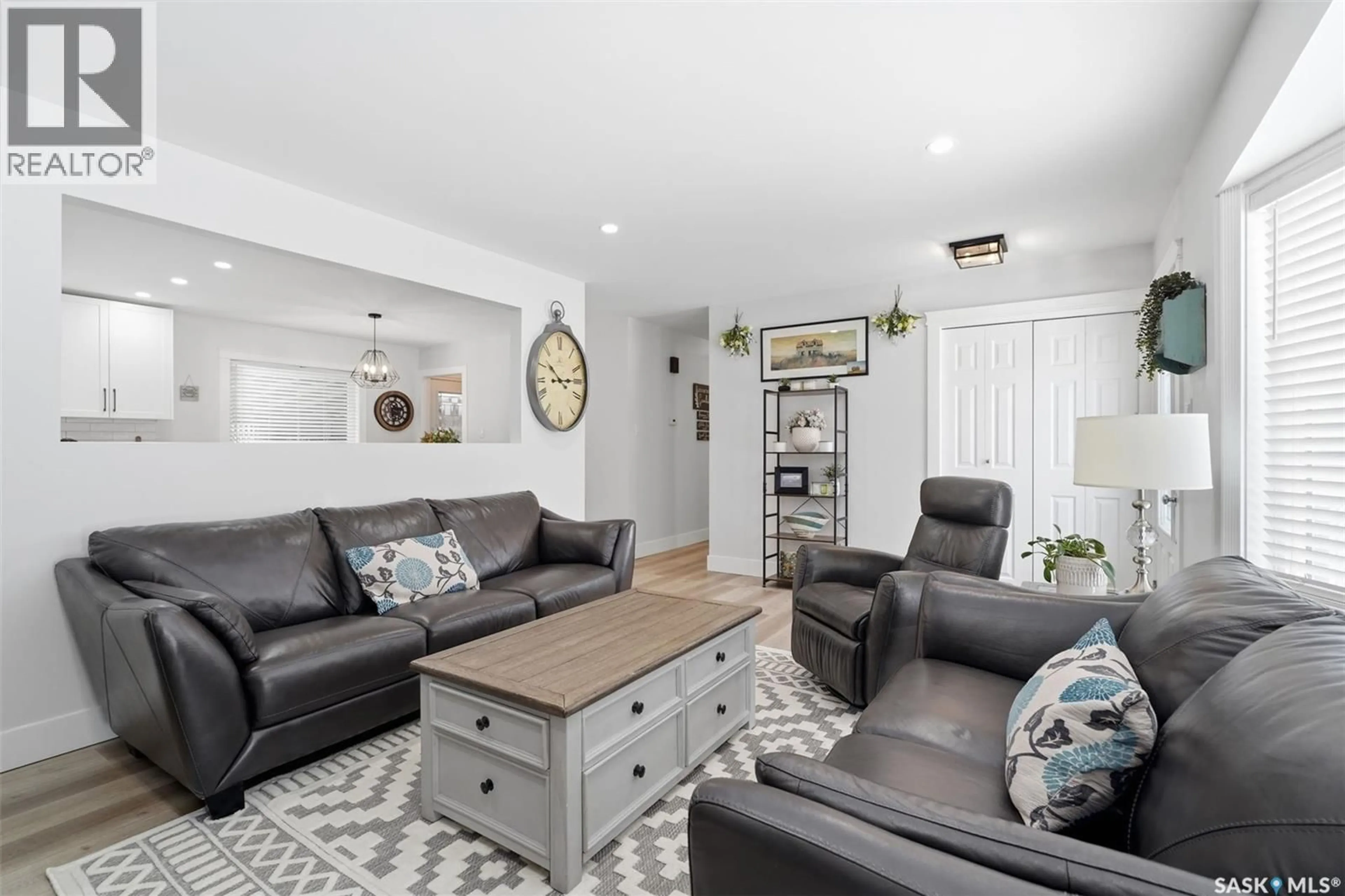 Living room with furniture, unknown for 259 VERBEKE CRESCENT, Saskatoon Saskatchewan S7K6K2