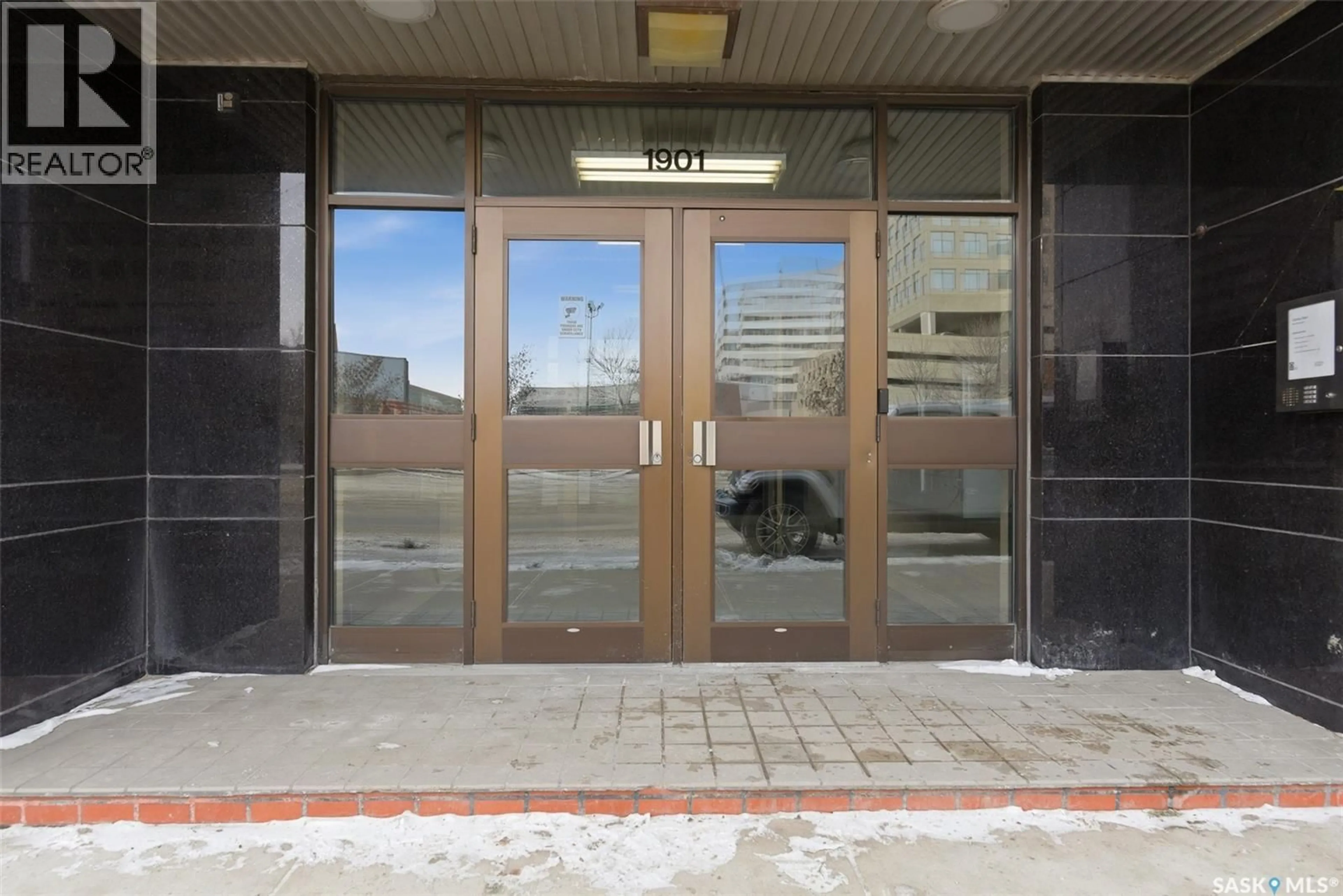Indoor foyer for 1901 - 805 VICTORIA AVENUE, Regina Saskatchewan S4P3R4