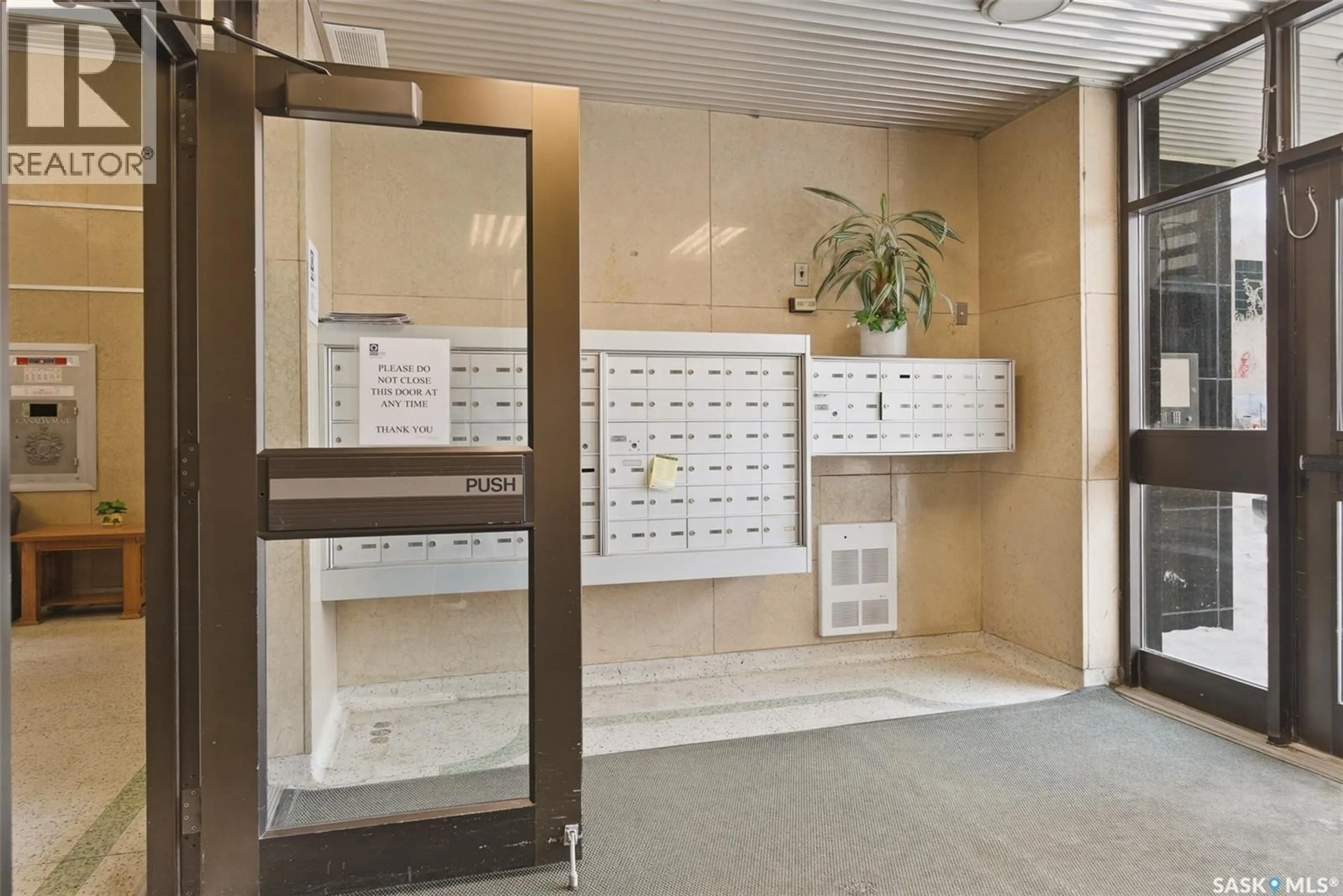 Indoor foyer for 1901 - 805 VICTORIA AVENUE, Regina Saskatchewan S4P3R4