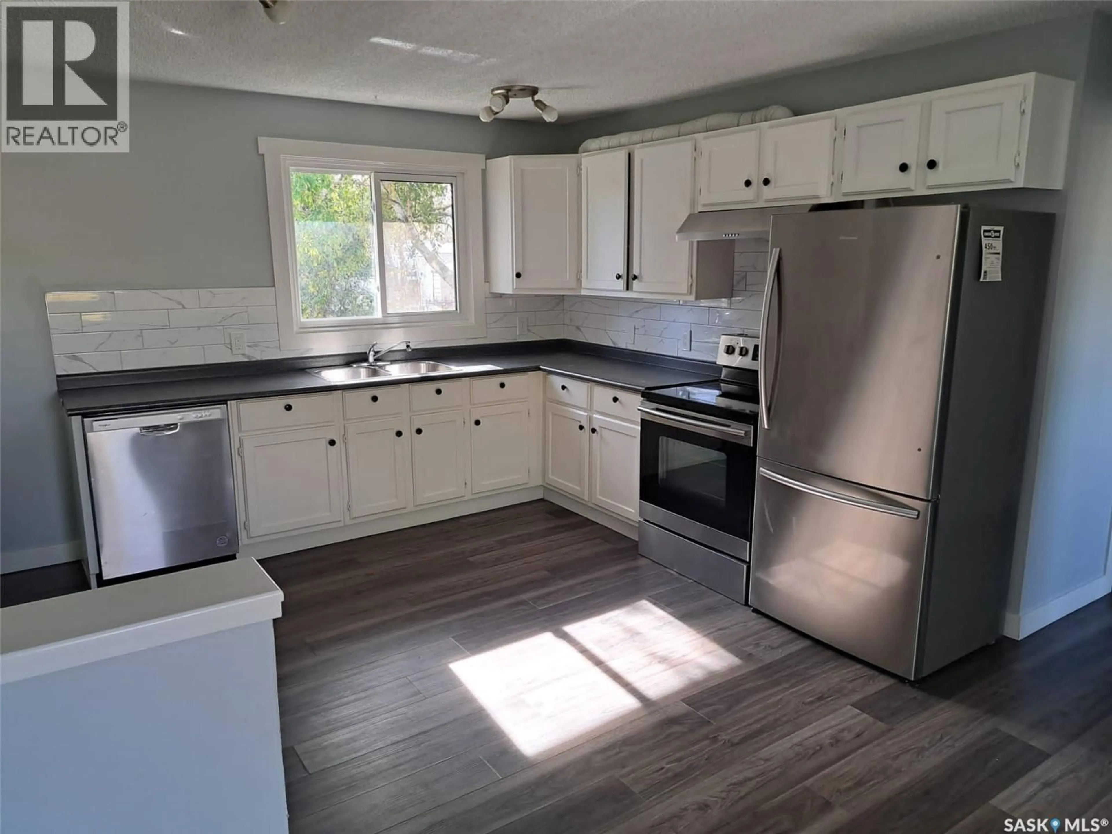 Open concept kitchen, unknown for 3629 CENTENNIAL DRIVE, Saskatoon Saskatchewan S7L5E9