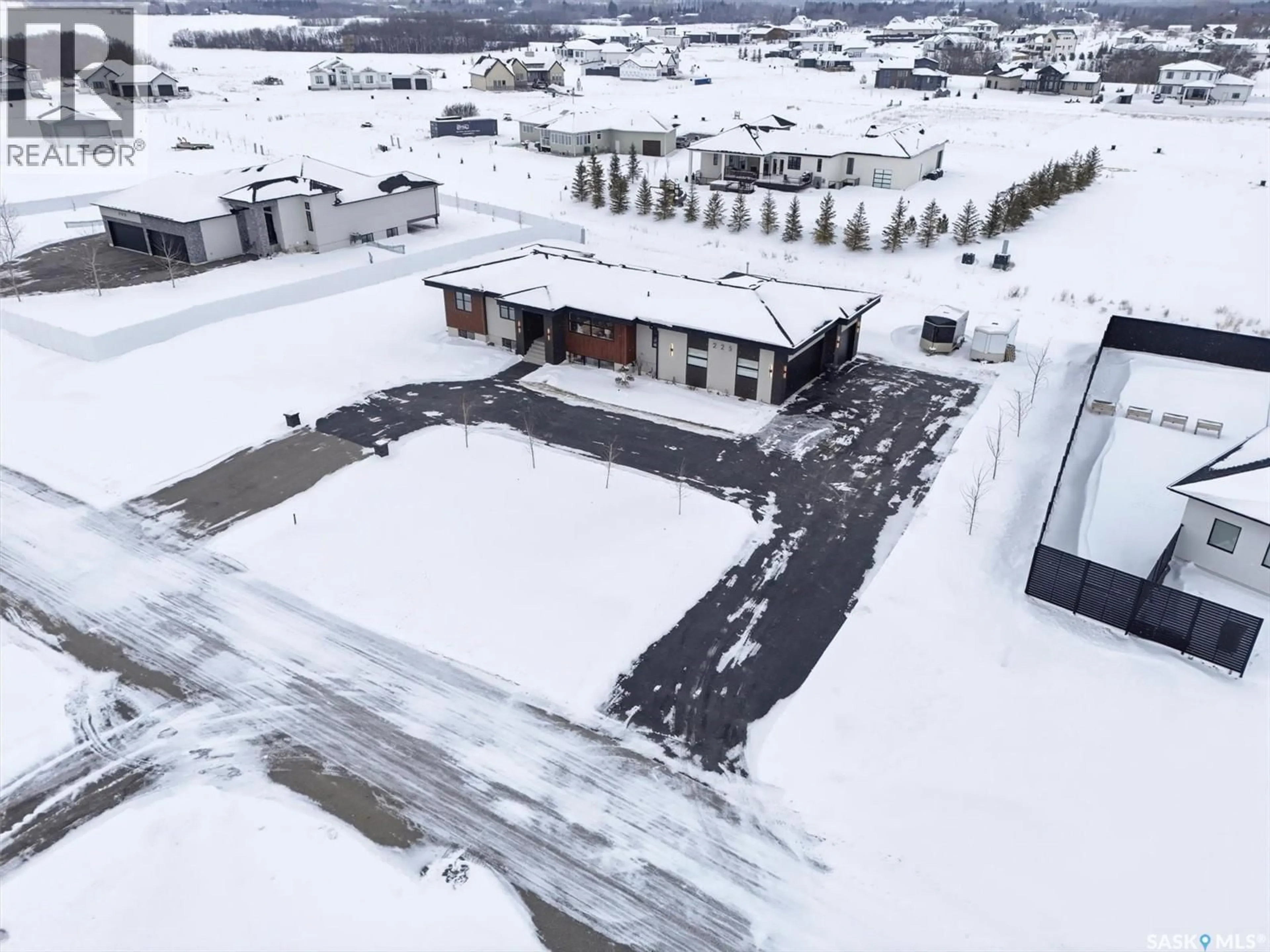 A pic from outside/outdoor area/front of a property/back of a property/a pic from drone, building for 225 EDGEMONT CRESCENT, Corman Park Rm No. 344 Saskatchewan S7T0Z8