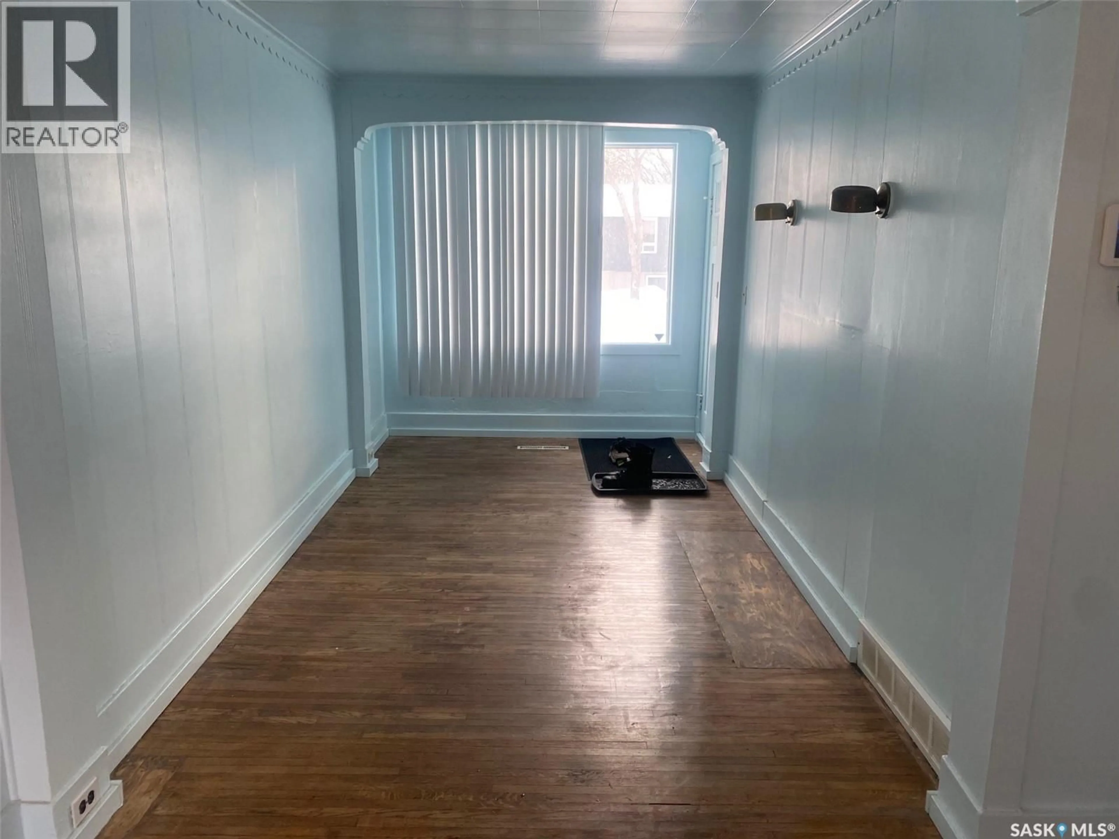 A pic of a room for 1127 J AVENUE, Saskatoon Saskatchewan S7M2C2