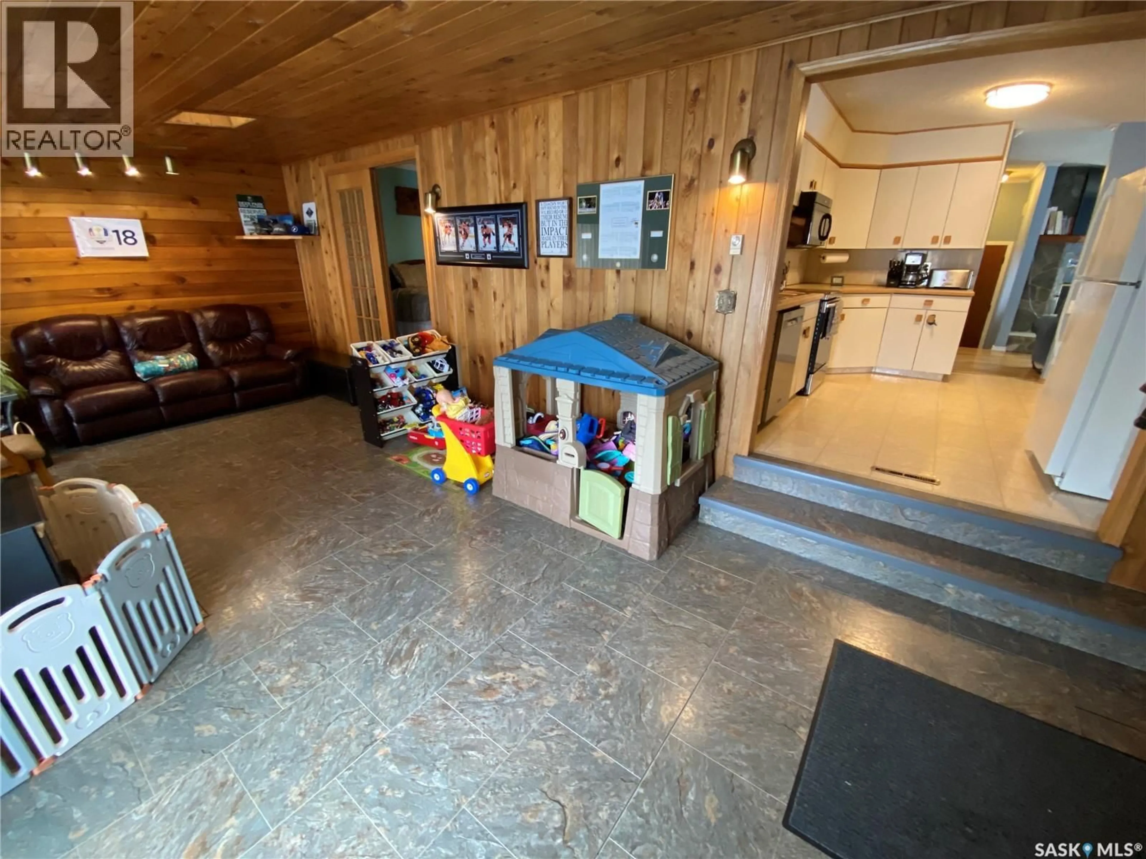 Unknown for 77 CRESTWOOD CRESCENT, Yorkton Saskatchewan S3N2P2